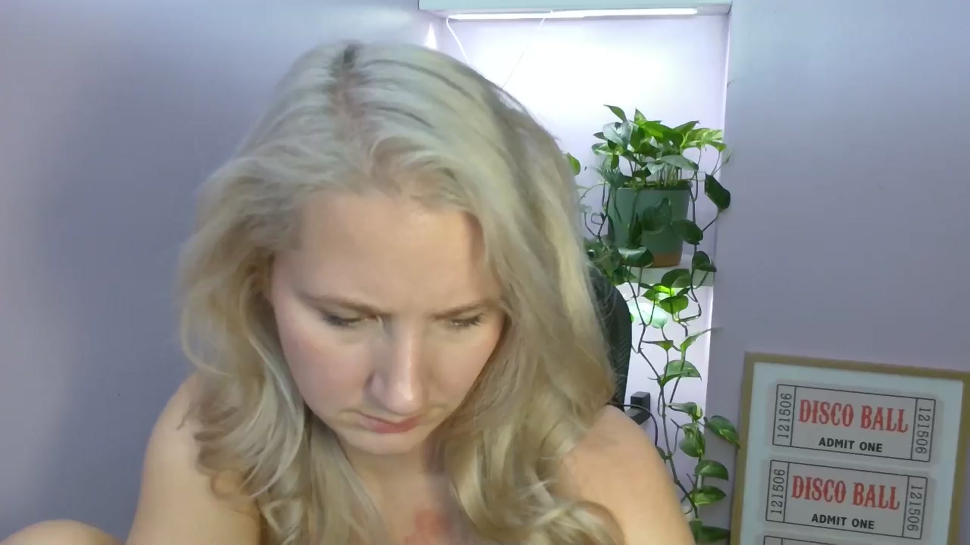 Gallery image thumbnail from EmmaHaze's myfreecams stream on, 10/27/2025, 05:35 image 1 of 20