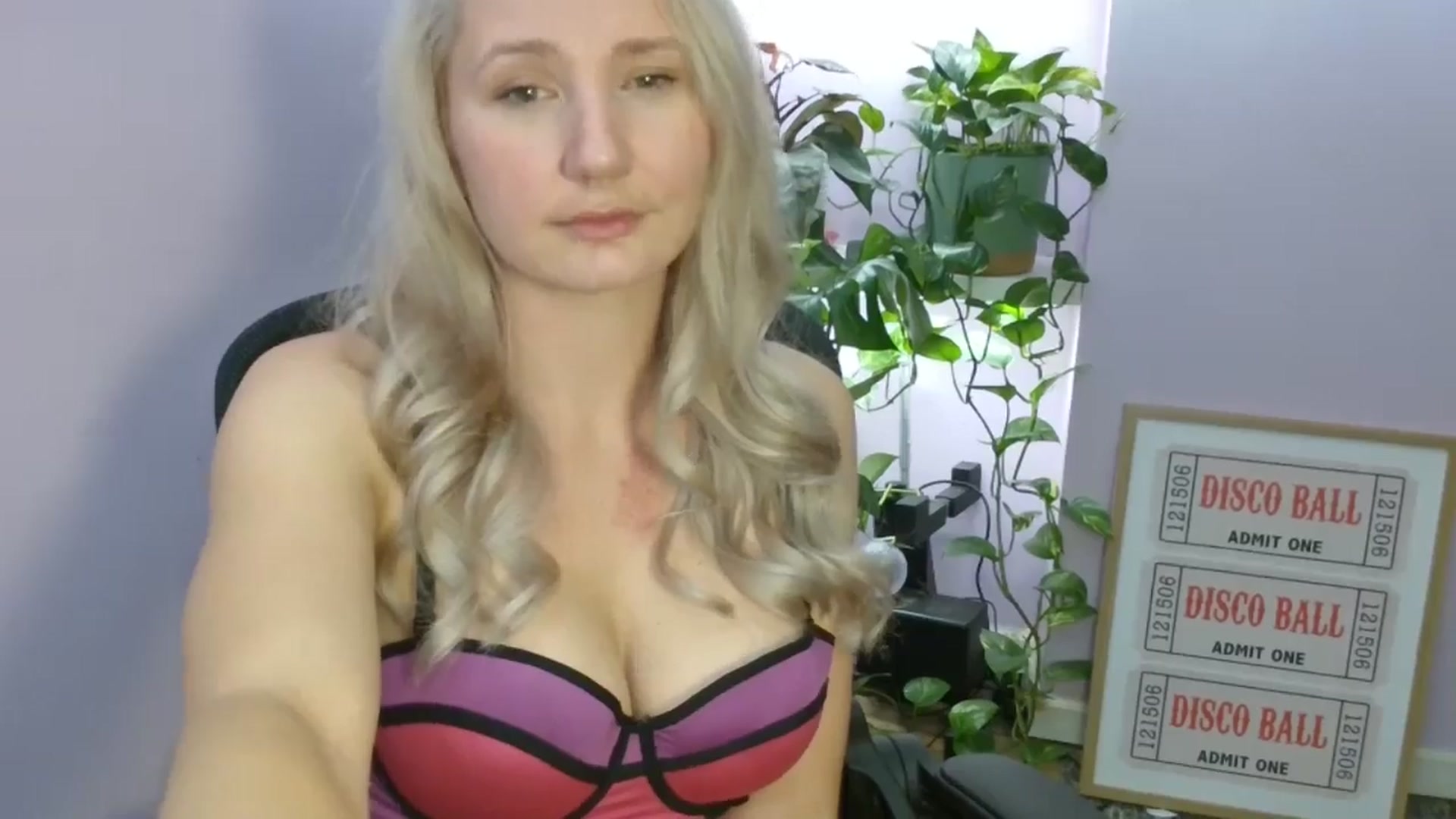 Gallery image thumbnail from EmmaHaze's myfreecams stream on, 10/27/2025, 06:57 image 2 of 20