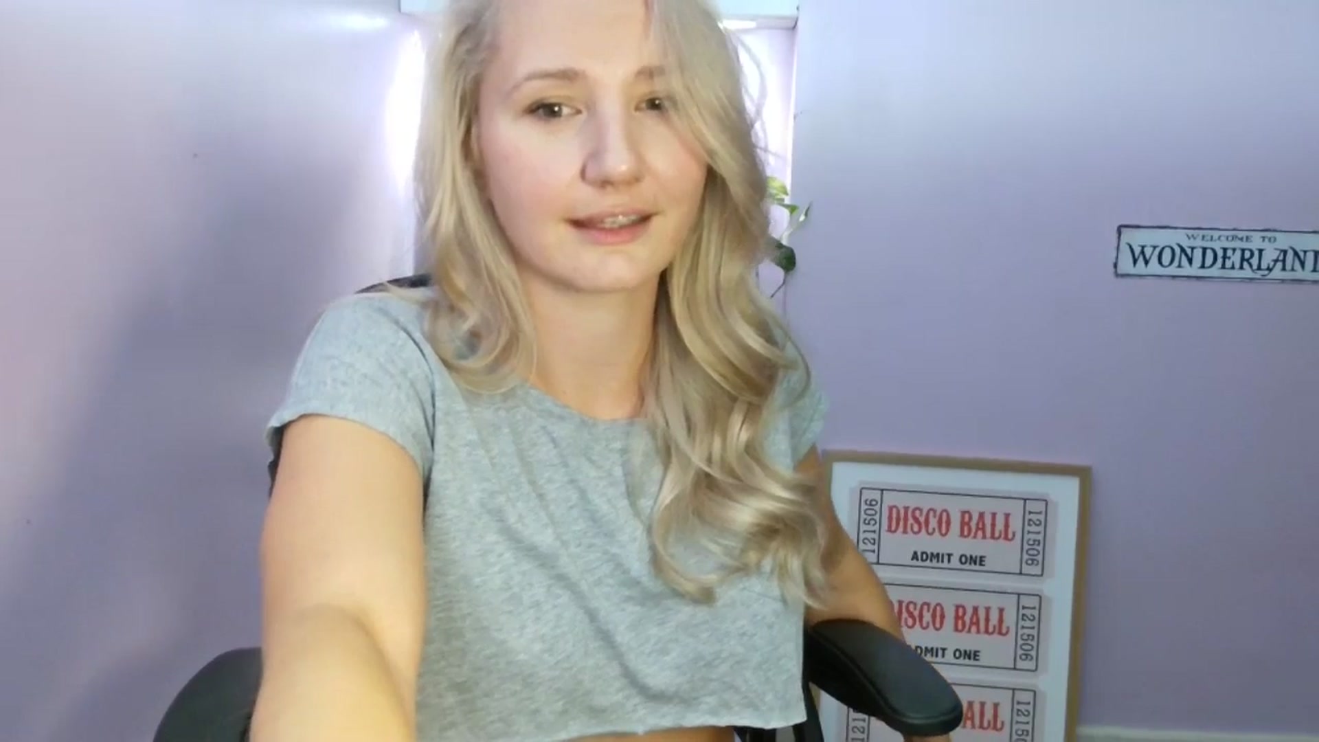 Gallery image thumbnail from EmmaHaze's myfreecams stream on, 10/28/2025, 05:14 image 2 of 20