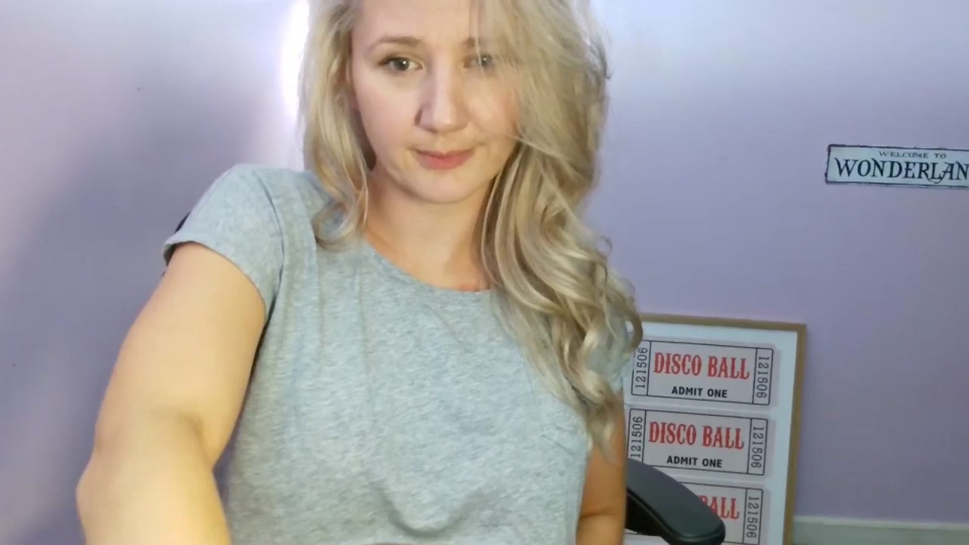 Gallery image thumbnail from EmmaHaze's myfreecams stream on, 10/28/2025, 05:48 image 5 of 20