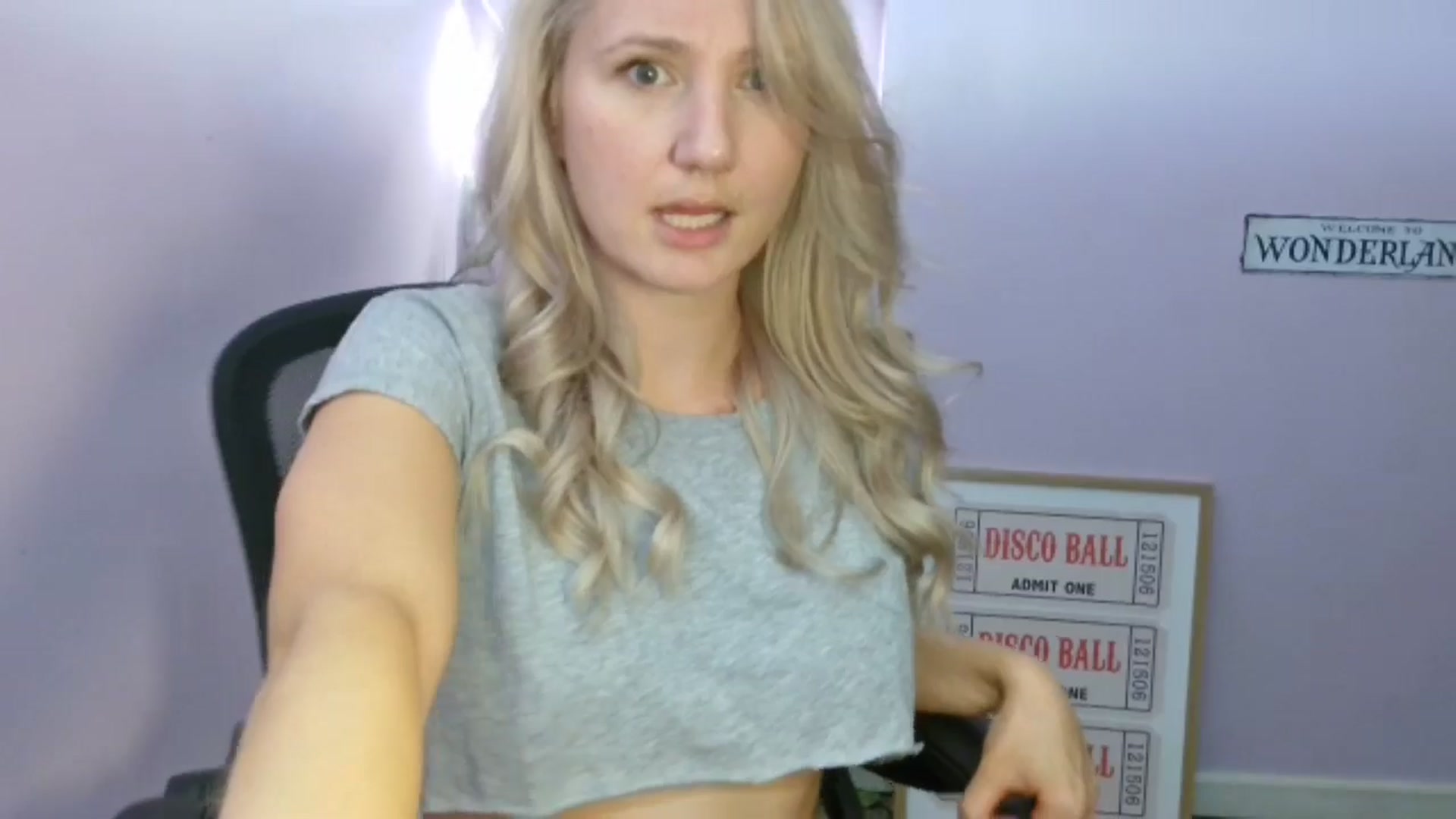 Gallery image thumbnail from EmmaHaze's myfreecams stream on, 10/28/2025, 05:48 image 15 of 20