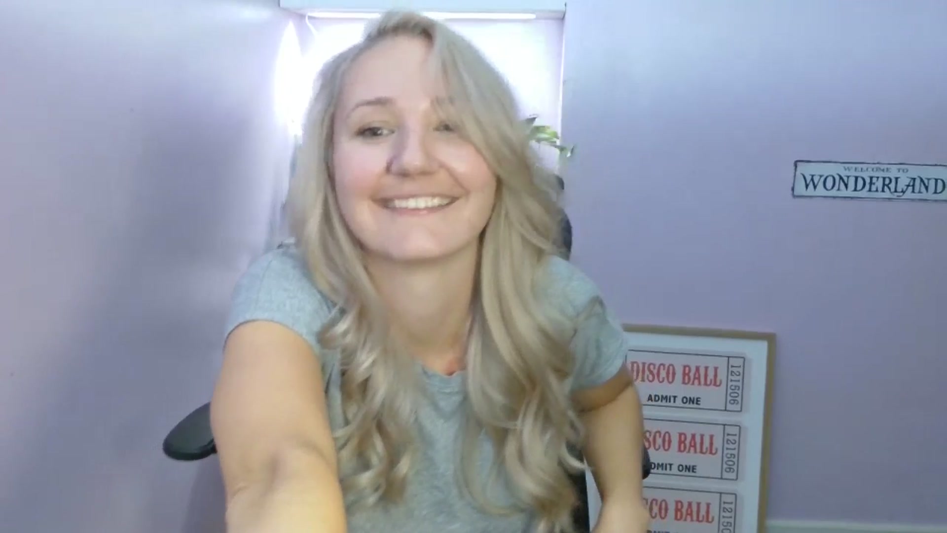 Gallery image thumbnail from EmmaHaze's myfreecams stream on, 10/28/2025, 05:48 image 2 of 20