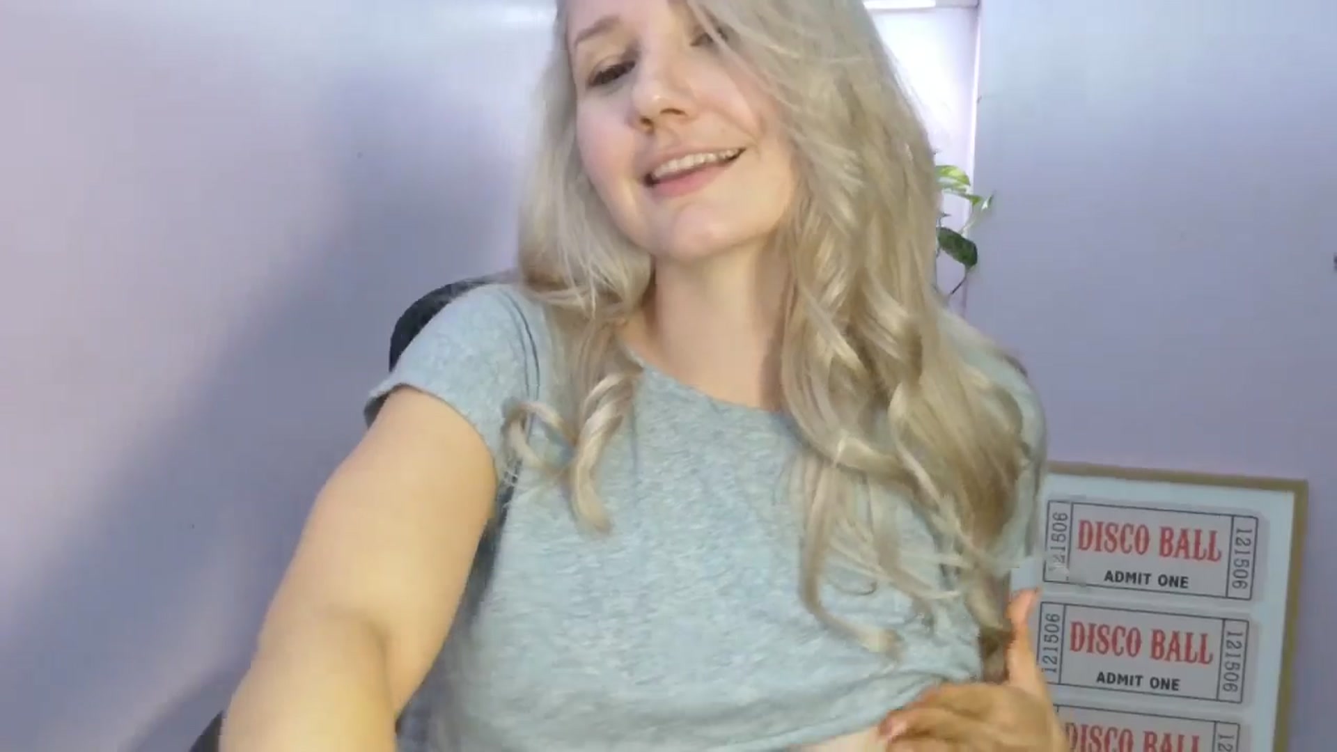 Gallery image thumbnail from EmmaHaze's myfreecams stream on, 10/28/2025, 07:10 image 18 of 20