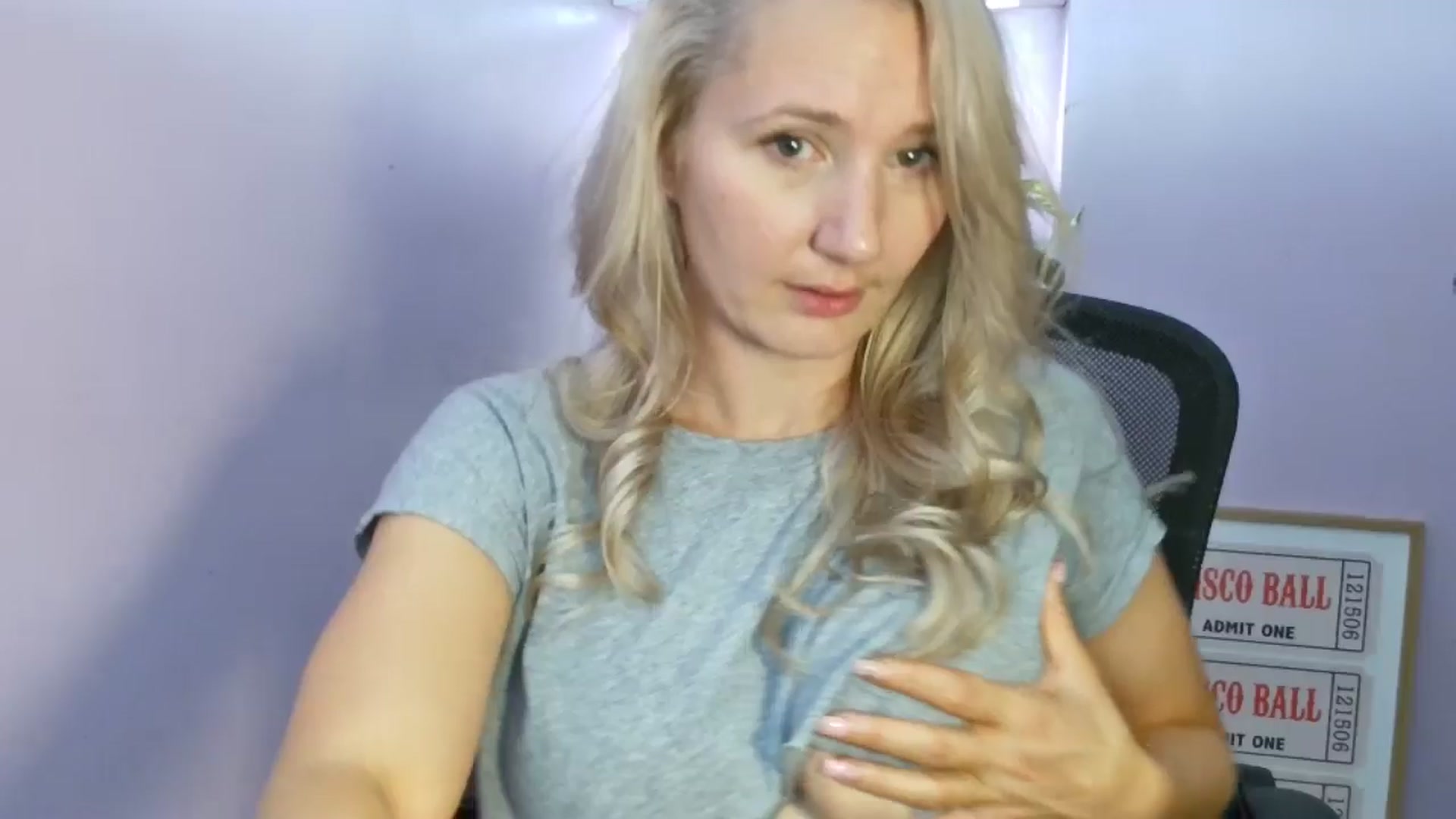 Gallery image thumbnail from EmmaHaze's myfreecams stream on, 10/28/2025, 07:10 image 19 of 20