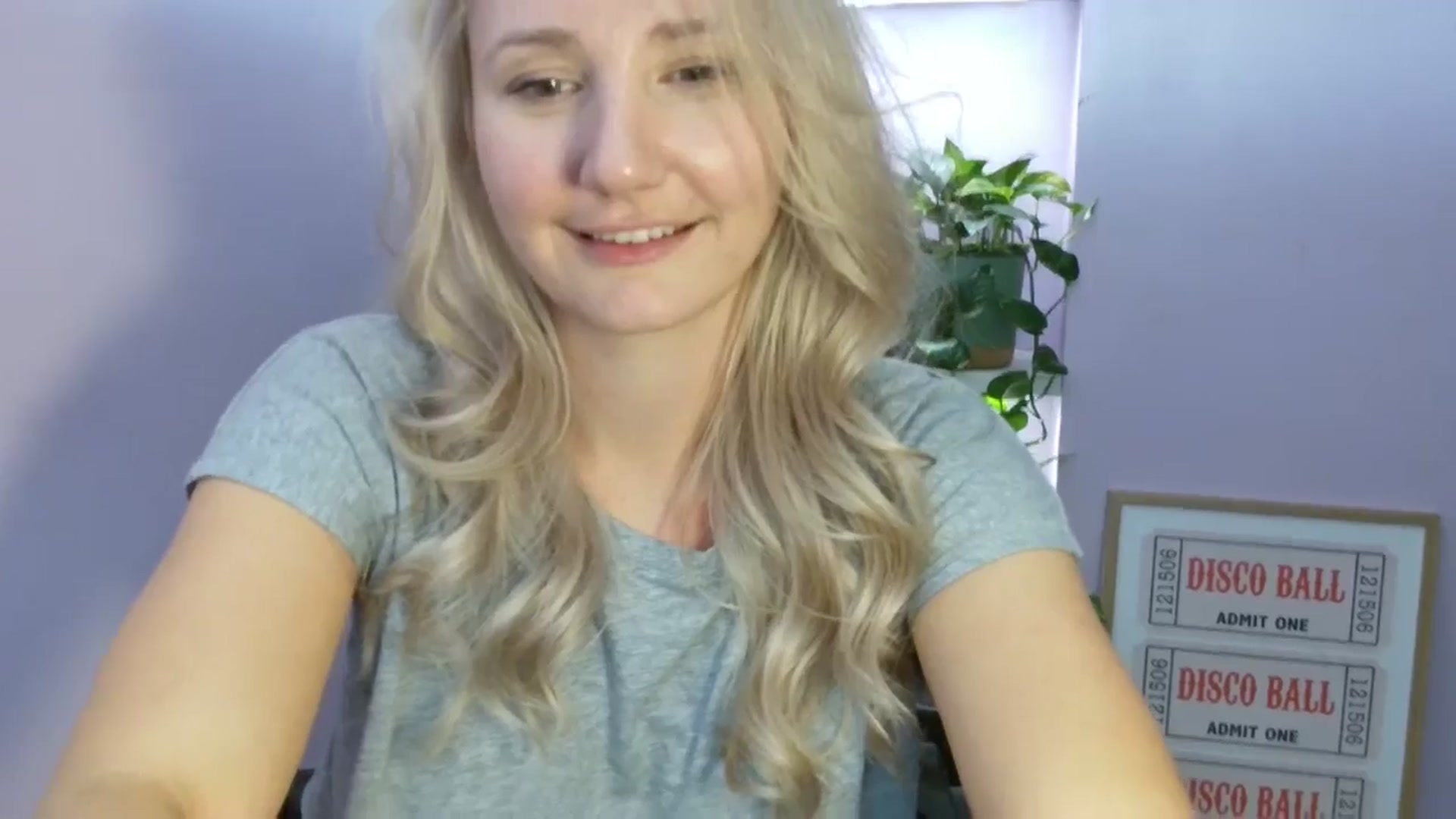Gallery image thumbnail from EmmaHaze's myfreecams stream on, 10/28/2025, 07:10 image 7 of 20
