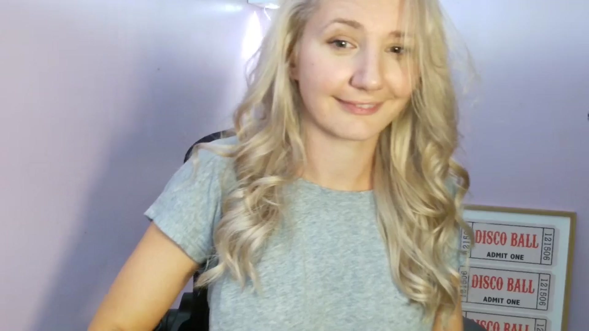 Gallery image thumbnail from EmmaHaze's myfreecams stream on, 10/28/2025, 07:10 image 16 of 20