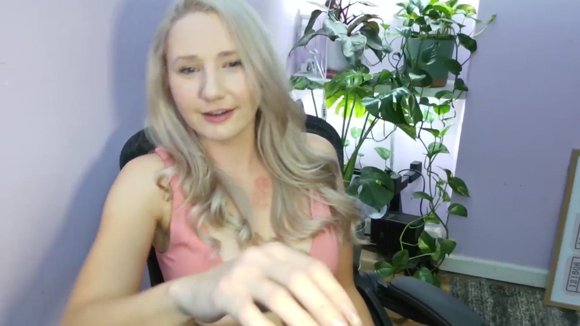 Gallery image thumbnail from EmmaHaze's myfreecams stream on, 11/03/2025, 05:55 image 8 of 20