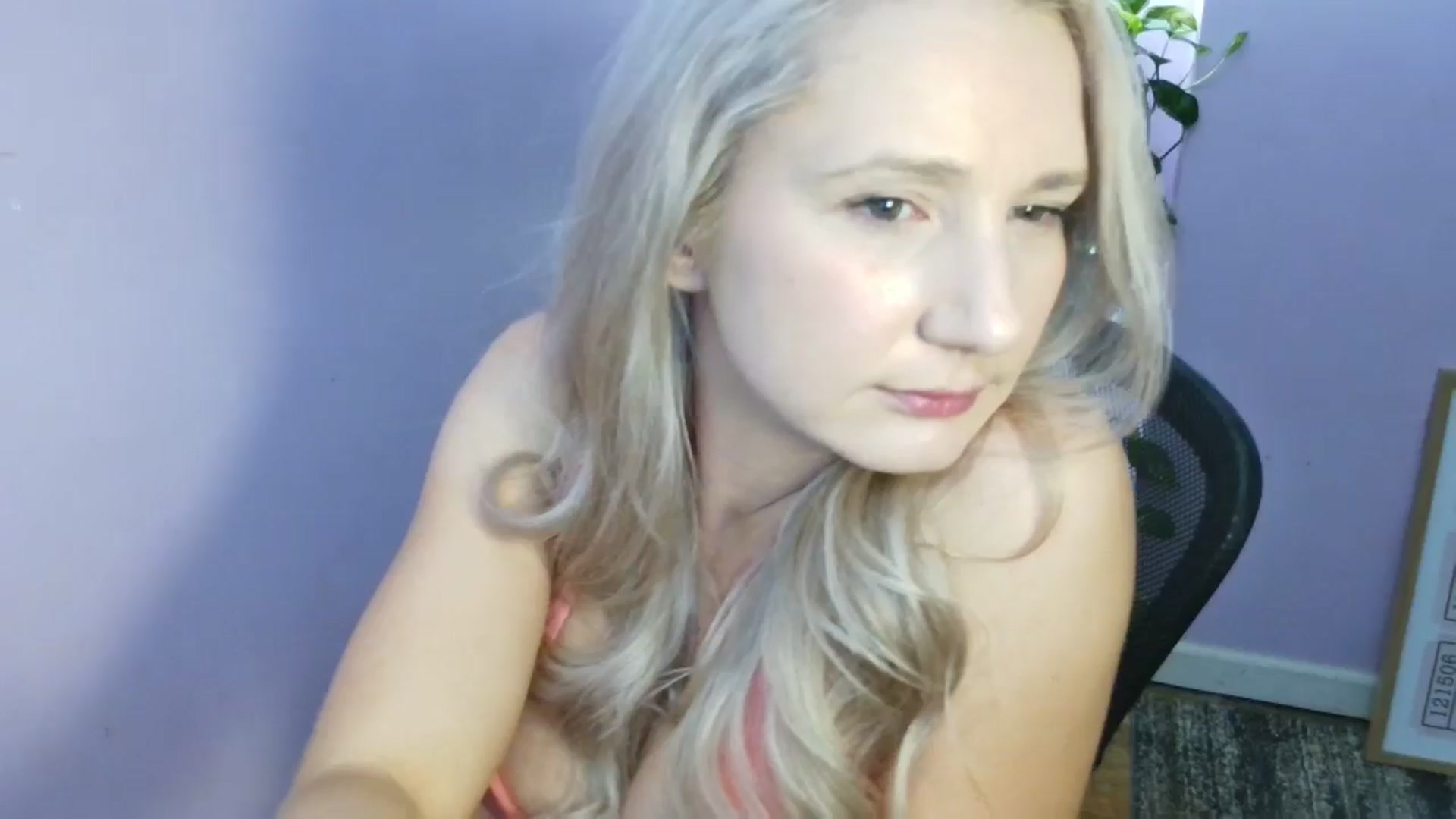 Gallery image thumbnail from EmmaHaze's myfreecams stream on, 11/03/2025, 05:55 image 9 of 20