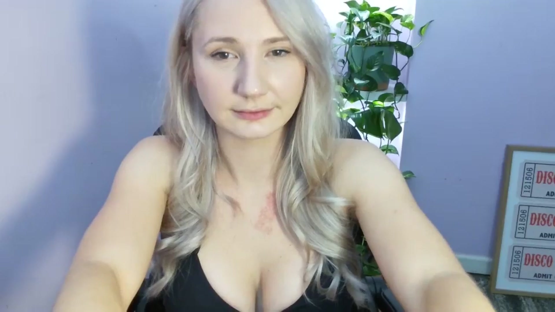 Gallery image thumbnail from EmmaHaze's myfreecams stream on, 11/13/2025, 04:59 image 8 of 20