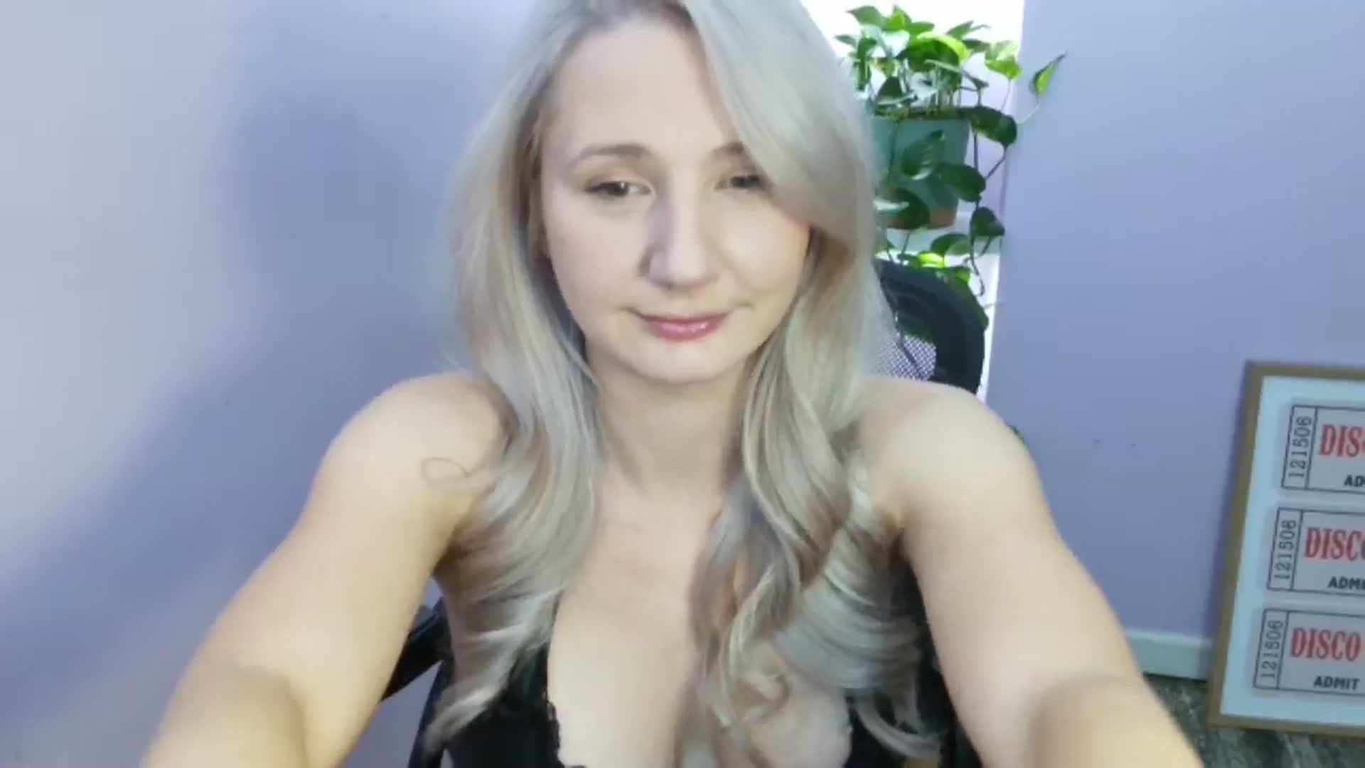 Gallery image thumbnail from EmmaHaze's myfreecams stream on, 11/13/2025, 06:02 image 2 of 20