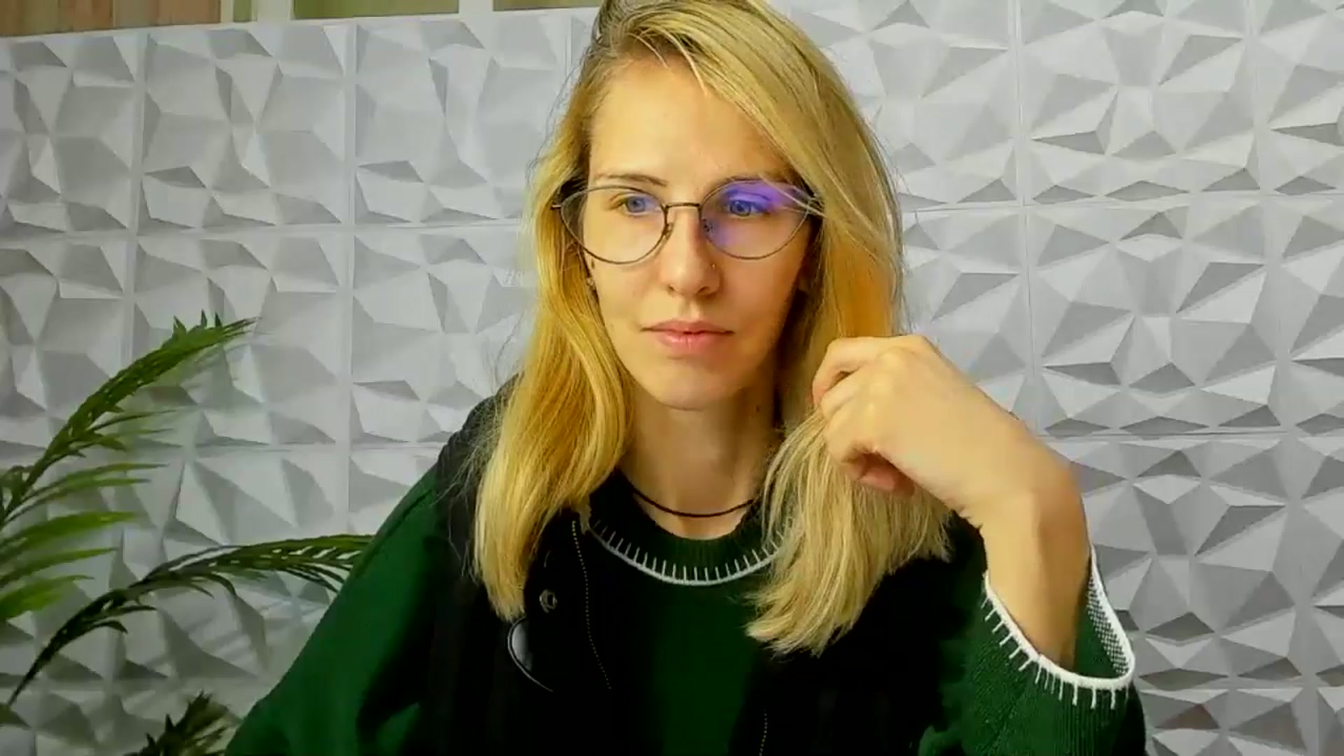 Gallery image thumbnail from EmmaKriss's myfreecams stream on, 12/11/2024, 17:13 image 13 of 20