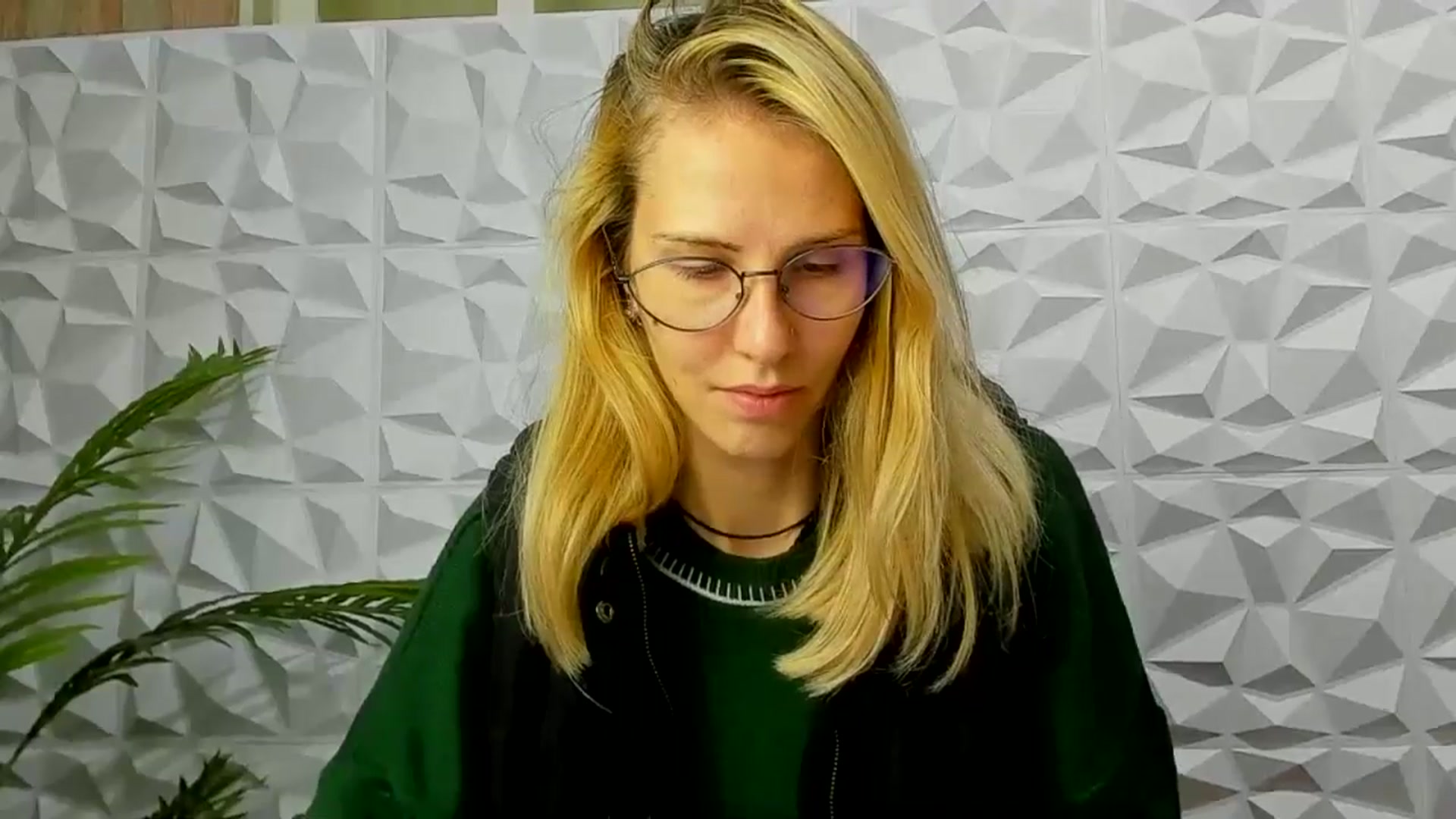 Gallery image thumbnail from EmmaKriss's myfreecams stream on, 12/11/2024, 17:13 image 14 of 20