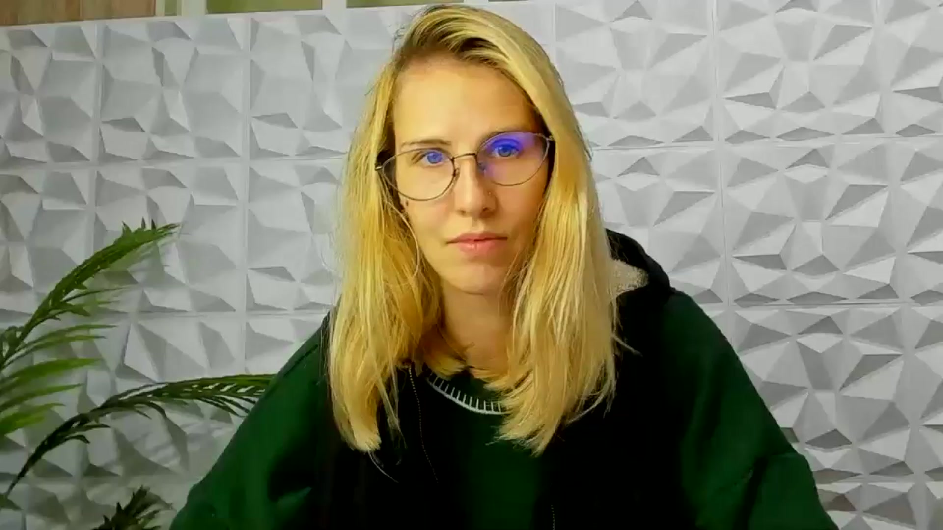 Gallery image thumbnail from EmmaKriss's myfreecams stream on, 12/11/2024, 17:13 image 6 of 20