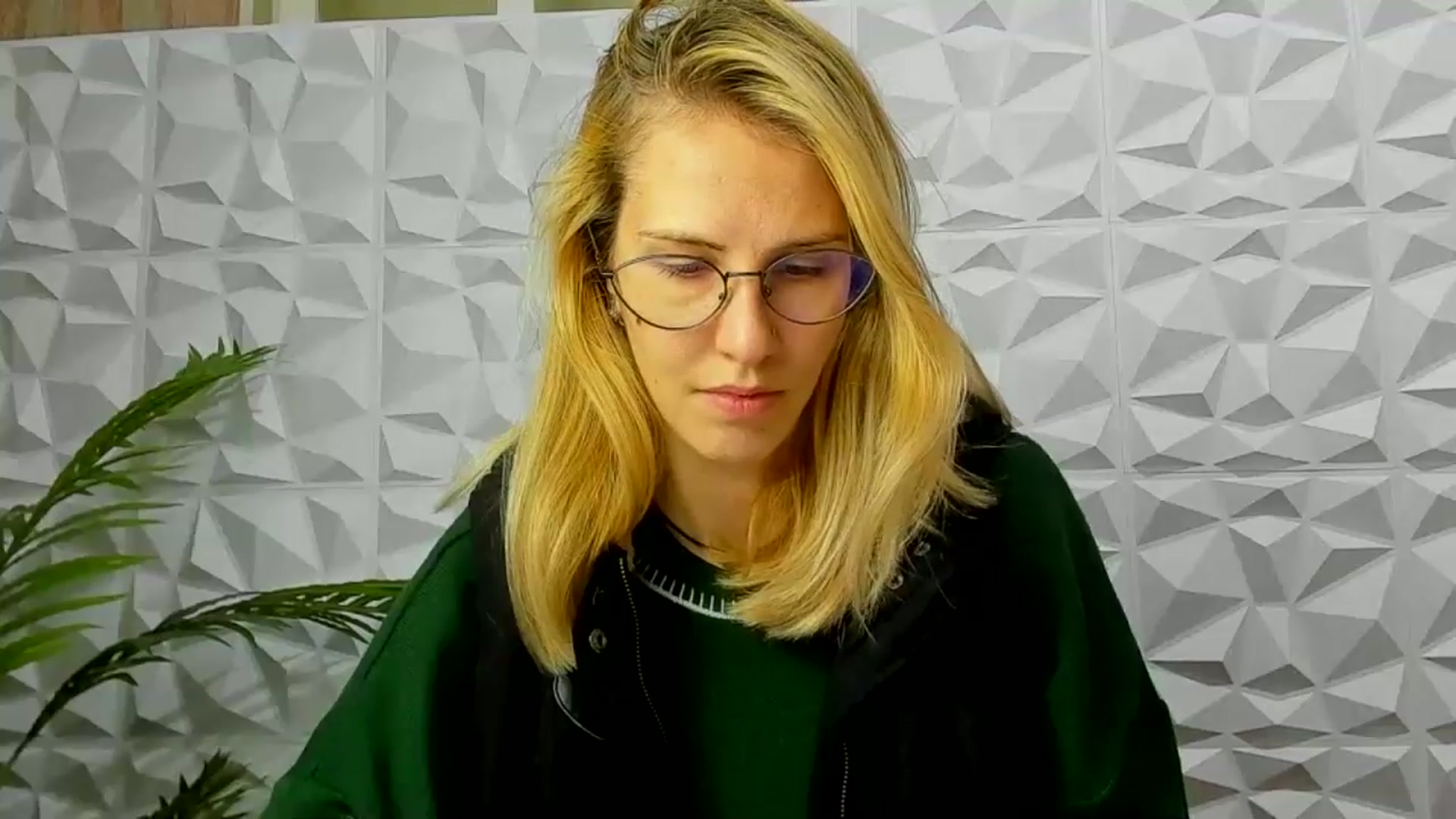 Gallery image thumbnail from EmmaKriss's myfreecams stream on, 12/11/2024, 17:13 image 10 of 20