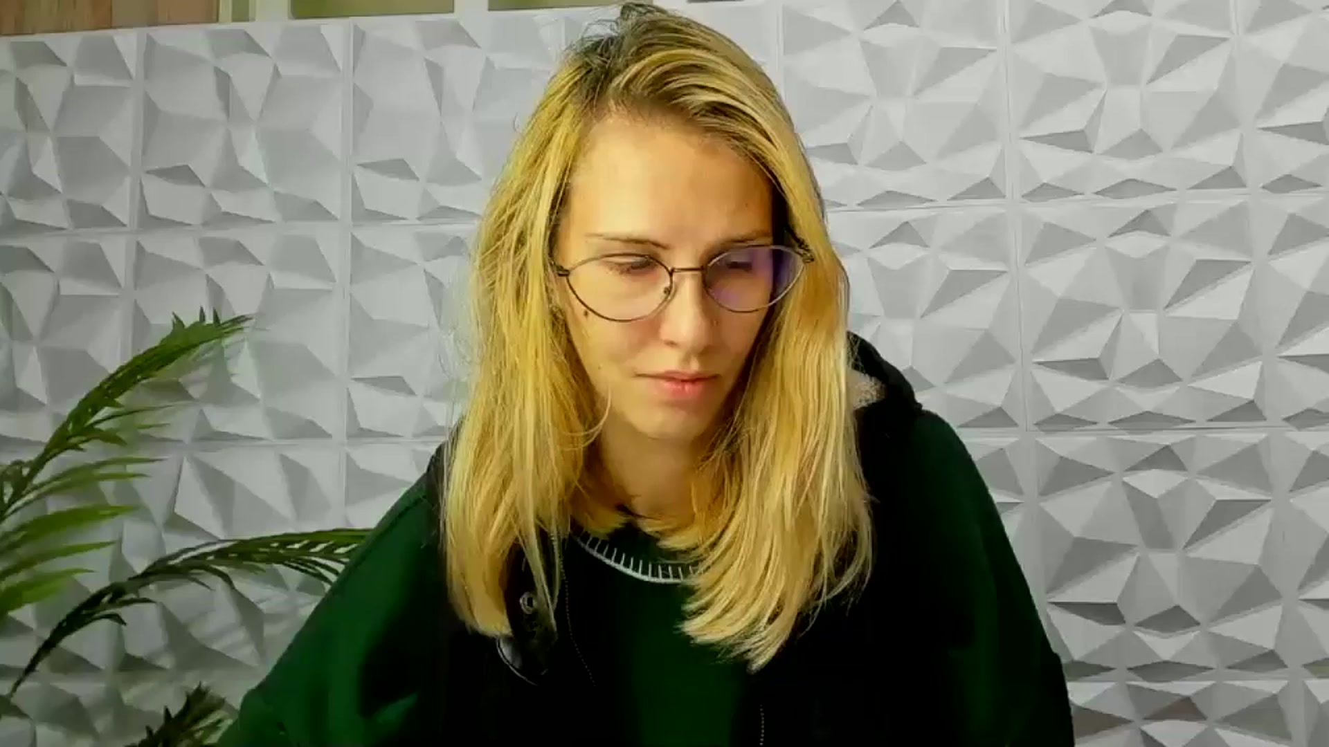 Gallery image thumbnail from EmmaKriss's myfreecams stream on, 12/11/2024, 17:13 image 4 of 20