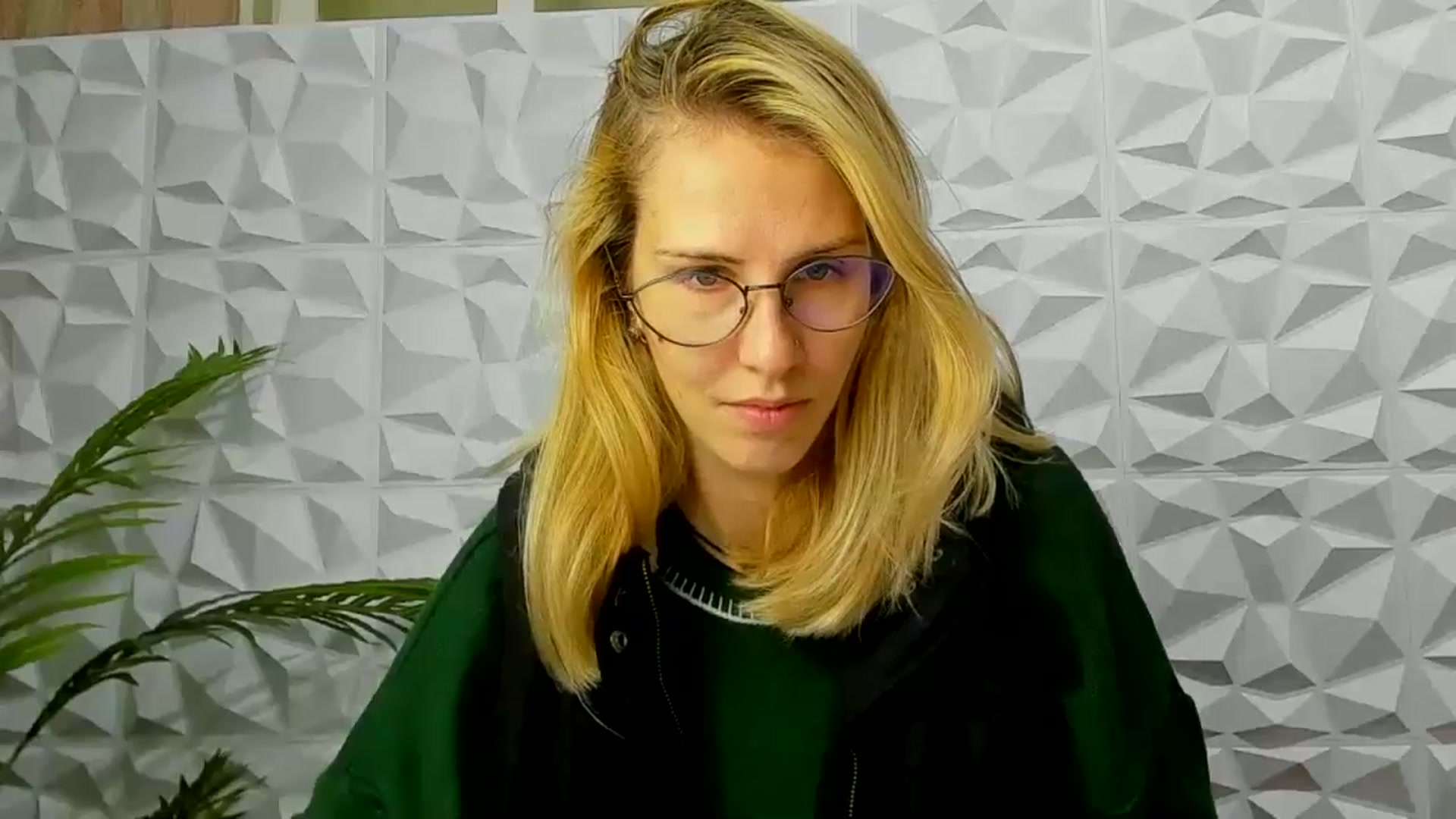 Gallery image thumbnail from EmmaKriss's myfreecams stream on, 12/11/2024, 17:13 image 8 of 20