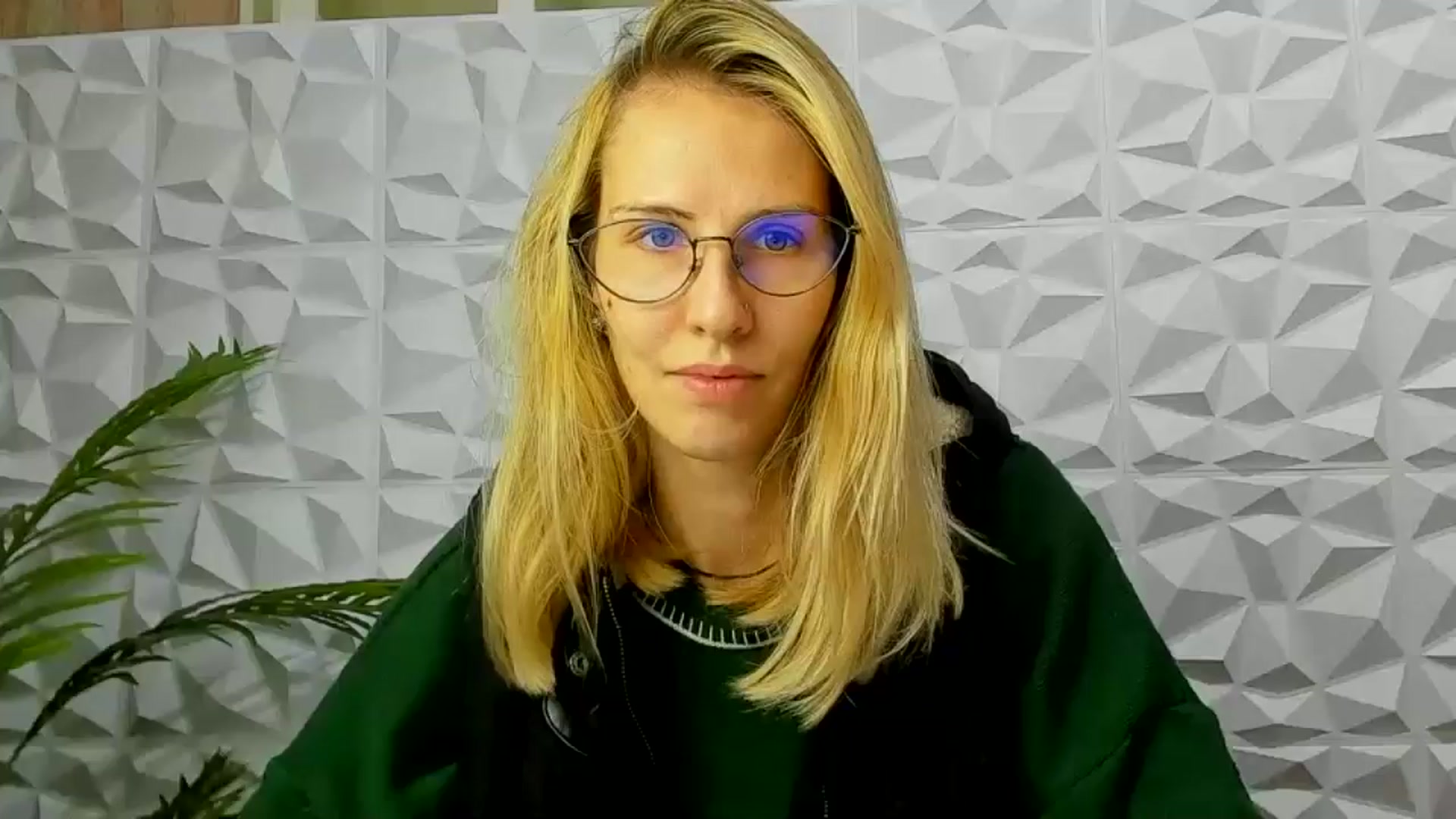 Gallery image thumbnail from EmmaKriss's myfreecams stream on, 12/11/2024, 17:13 image 2 of 20