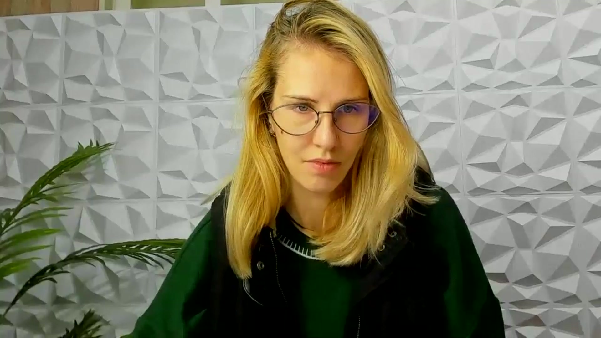 Gallery image thumbnail from EmmaKriss's myfreecams stream on, 12/11/2024, 17:13 image 9 of 20