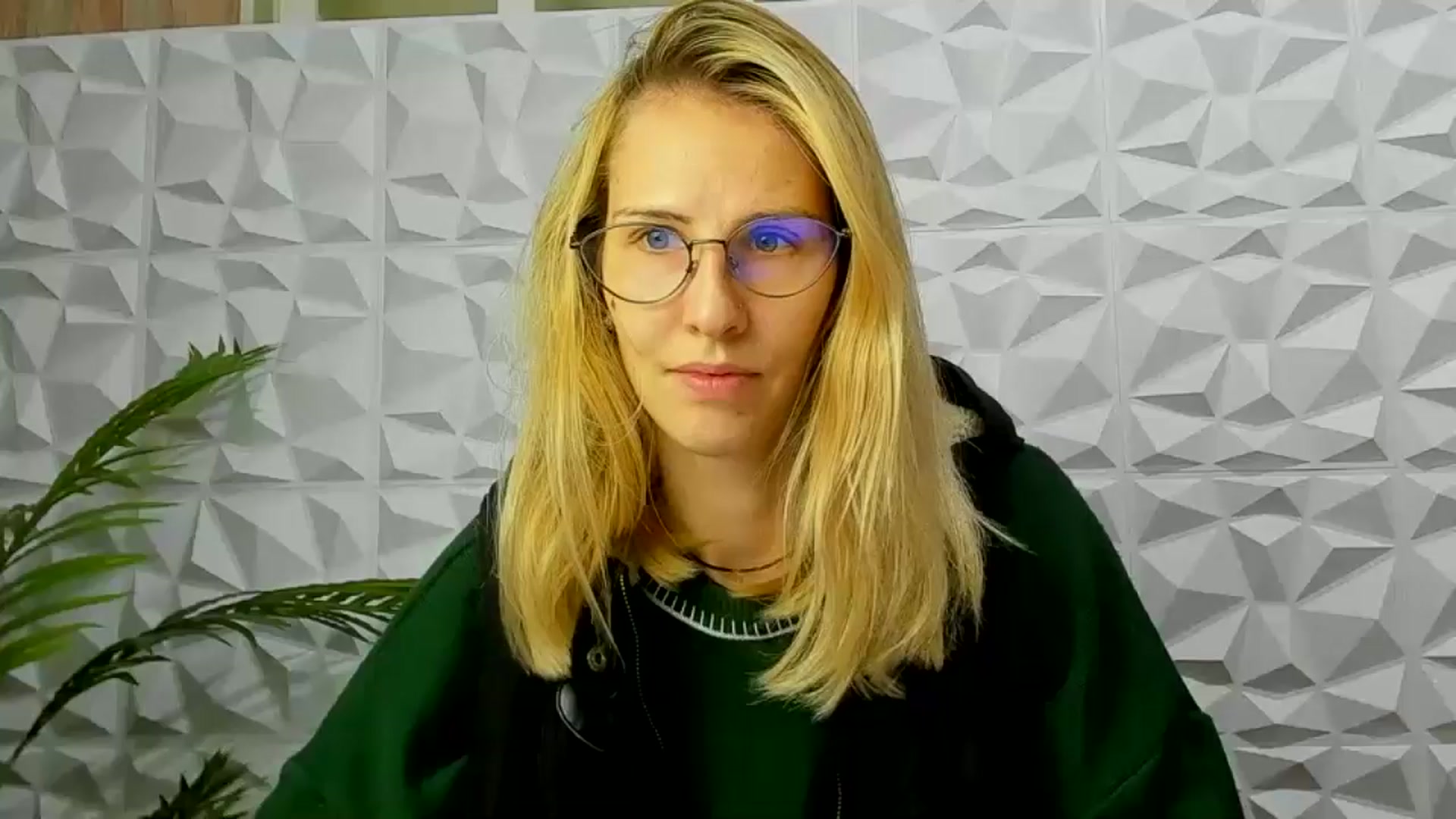 Gallery image thumbnail from EmmaKriss's myfreecams stream on, 12/11/2024, 17:13 image 1 of 20