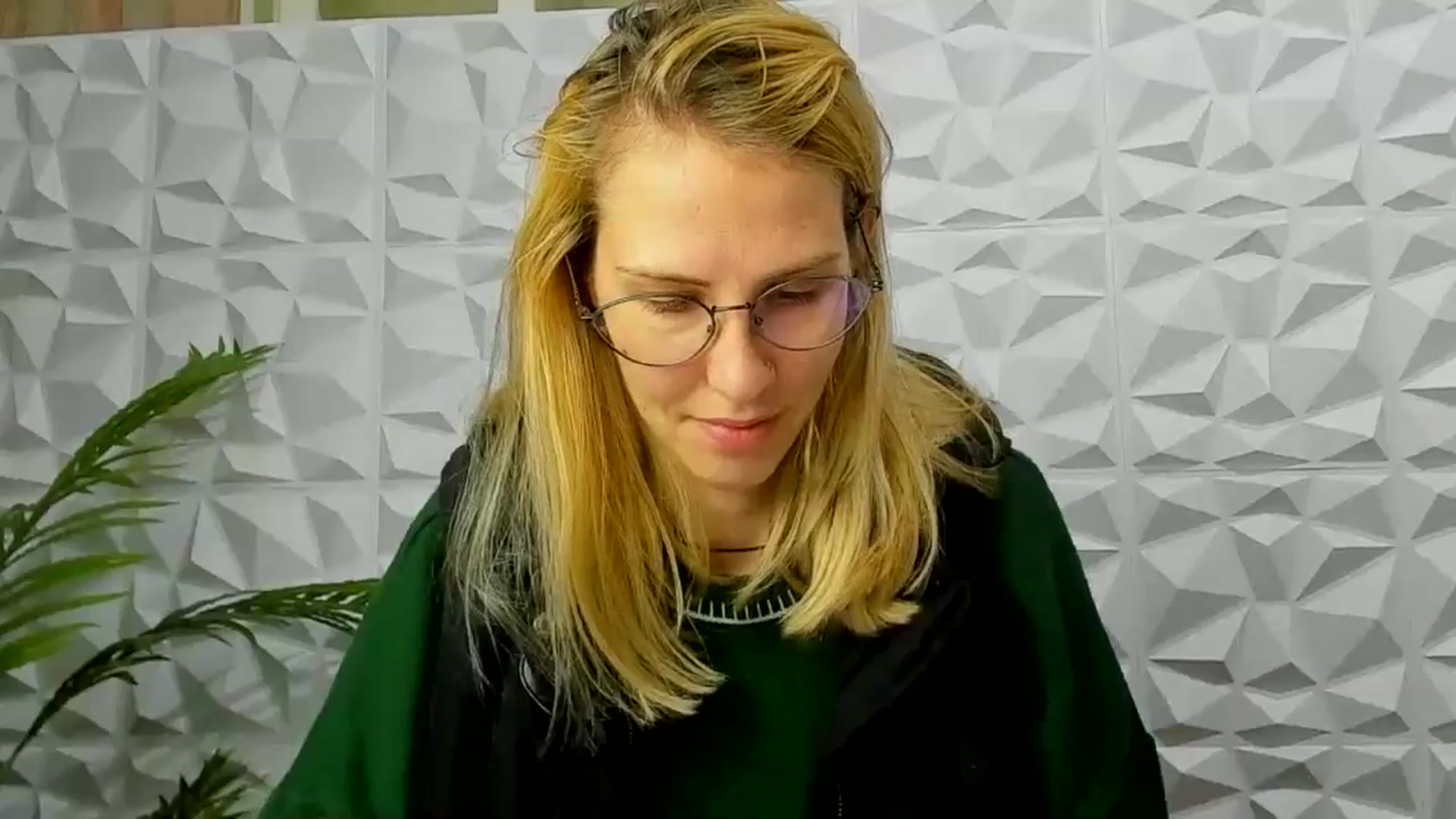 Gallery image thumbnail from EmmaKriss's myfreecams stream on, 12/11/2024, 17:44 image 13 of 20