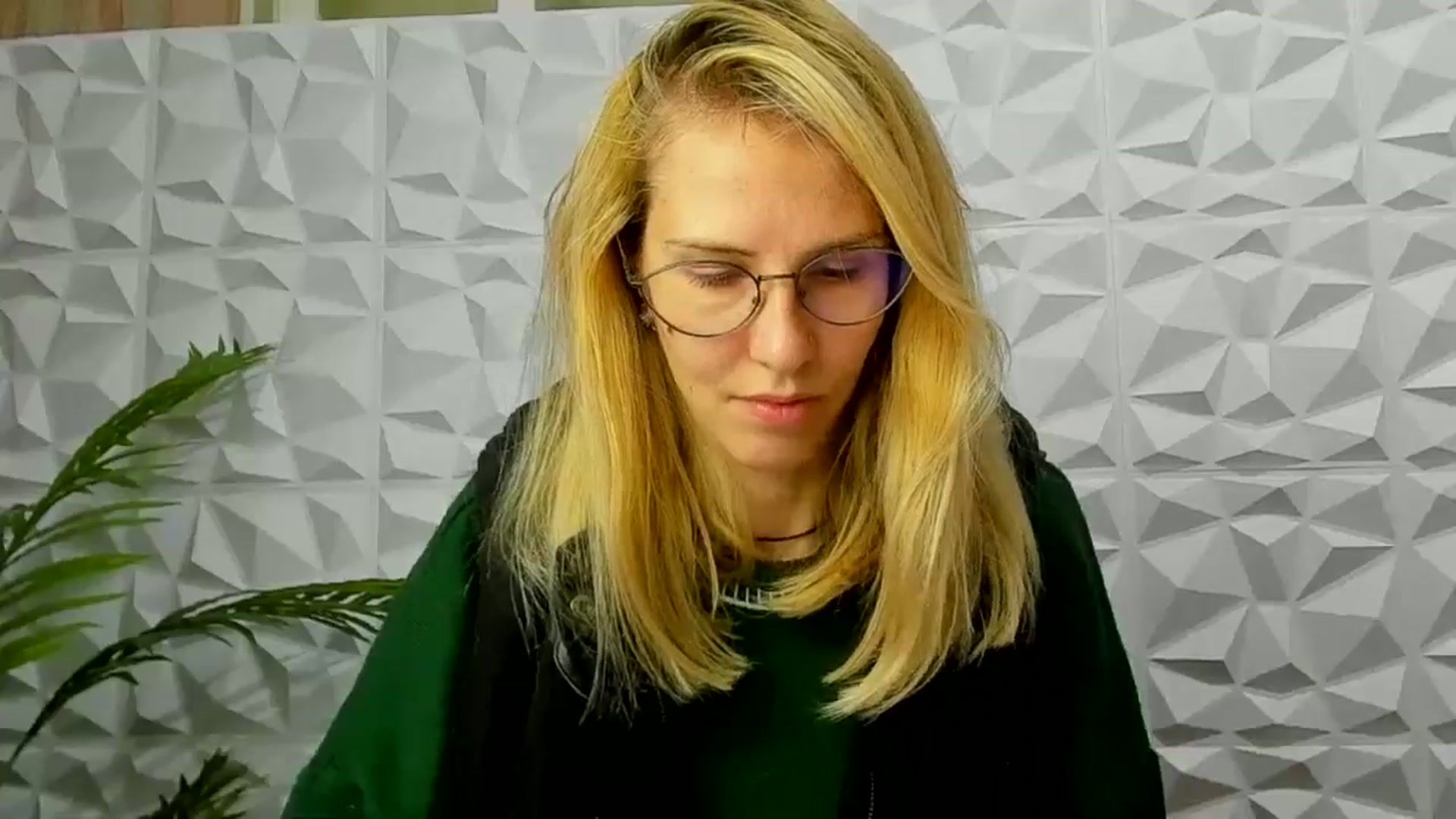 Gallery image thumbnail from EmmaKriss's myfreecams stream on, 12/11/2024, 17:44 image 12 of 20
