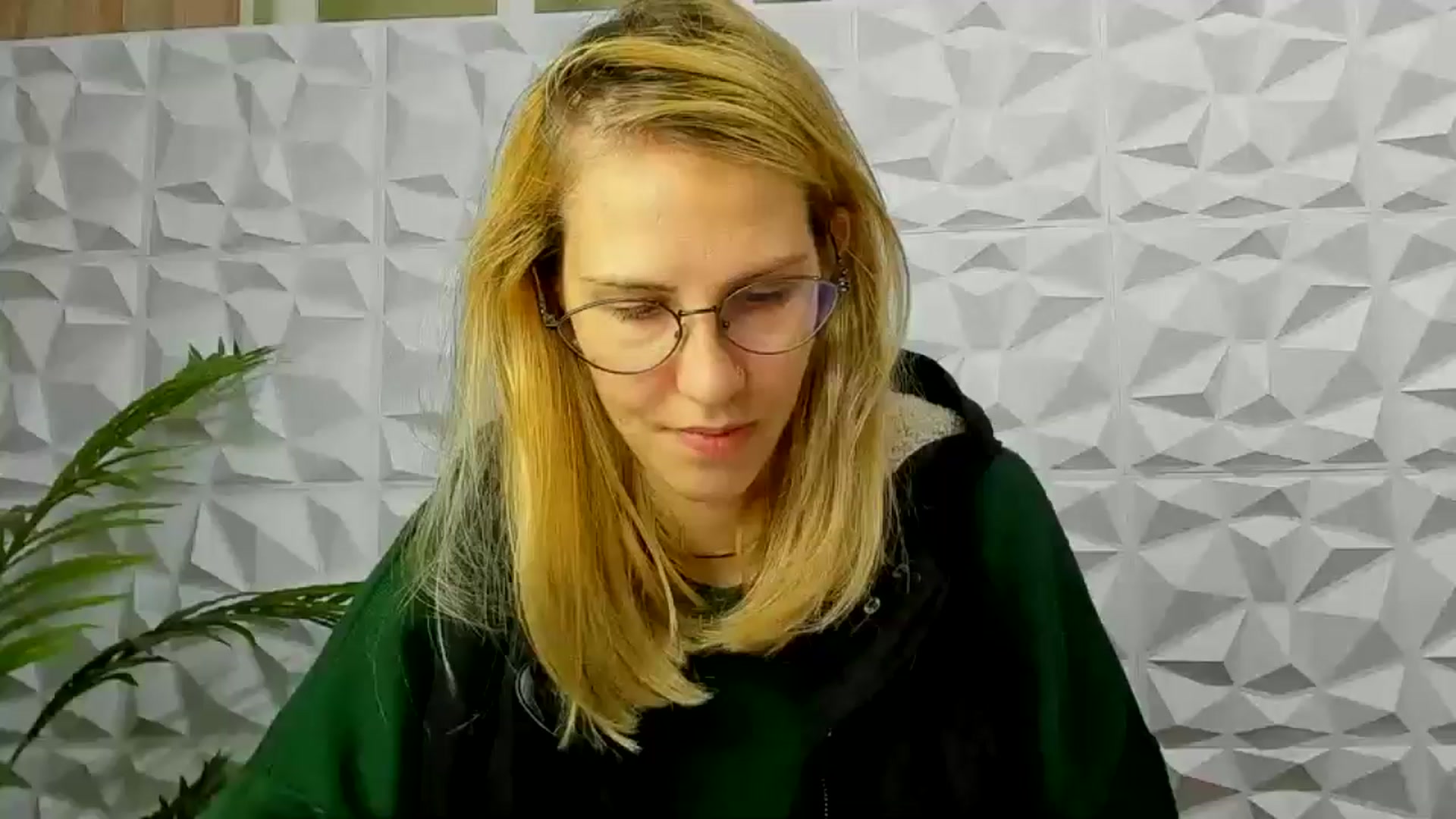 Gallery image thumbnail from EmmaKriss's myfreecams stream on, 12/11/2024, 17:44 image 1 of 20
