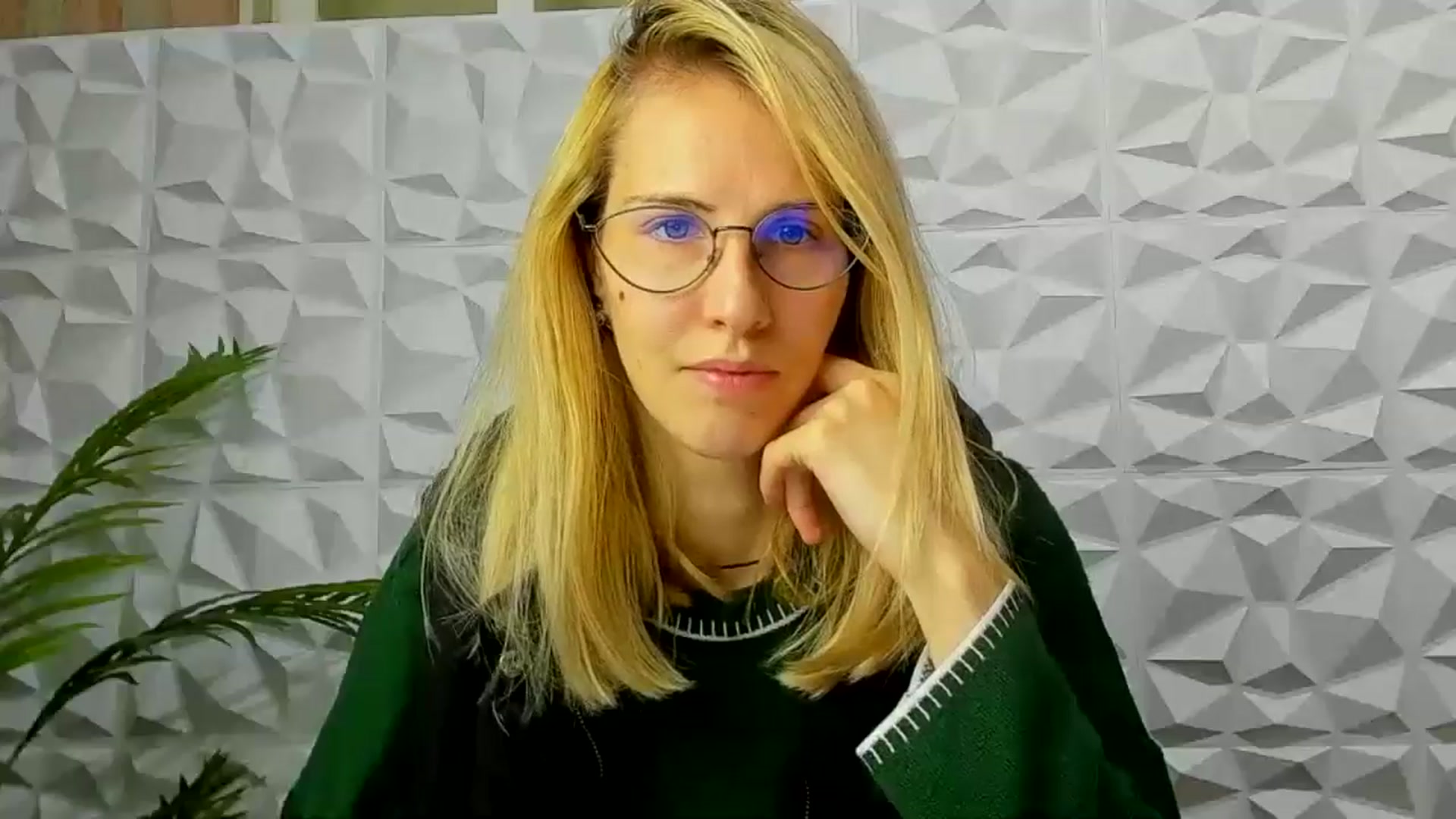Gallery image thumbnail from EmmaKriss's myfreecams stream on, 12/11/2024, 17:44 image 7 of 20