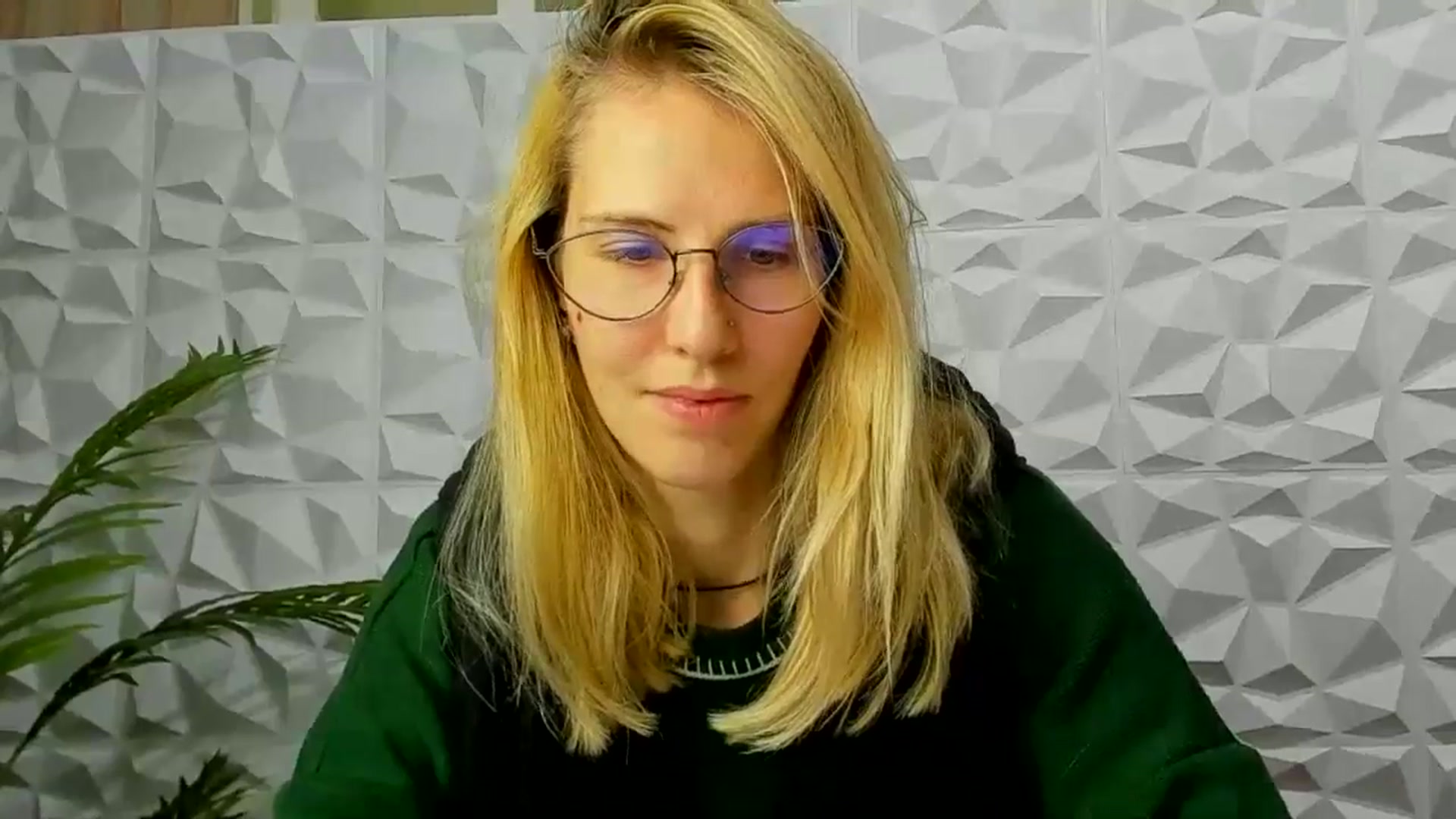 Gallery image thumbnail from EmmaKriss's myfreecams stream on, 12/11/2024, 17:57 image 13 of 20