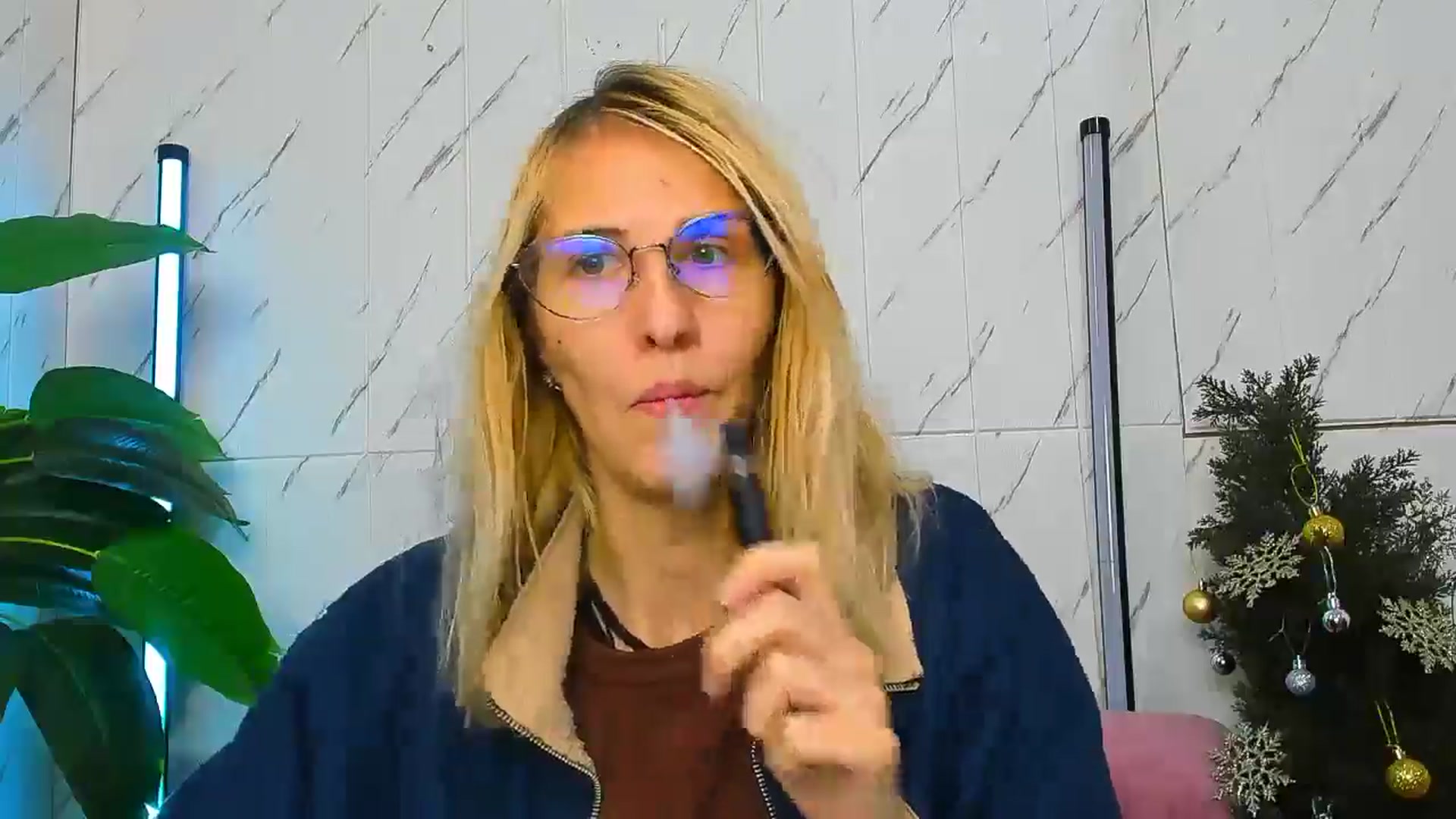 Gallery image thumbnail from EmmaKriss's myfreecams stream on, 12/15/2024, 10:29 image 4 of 20
