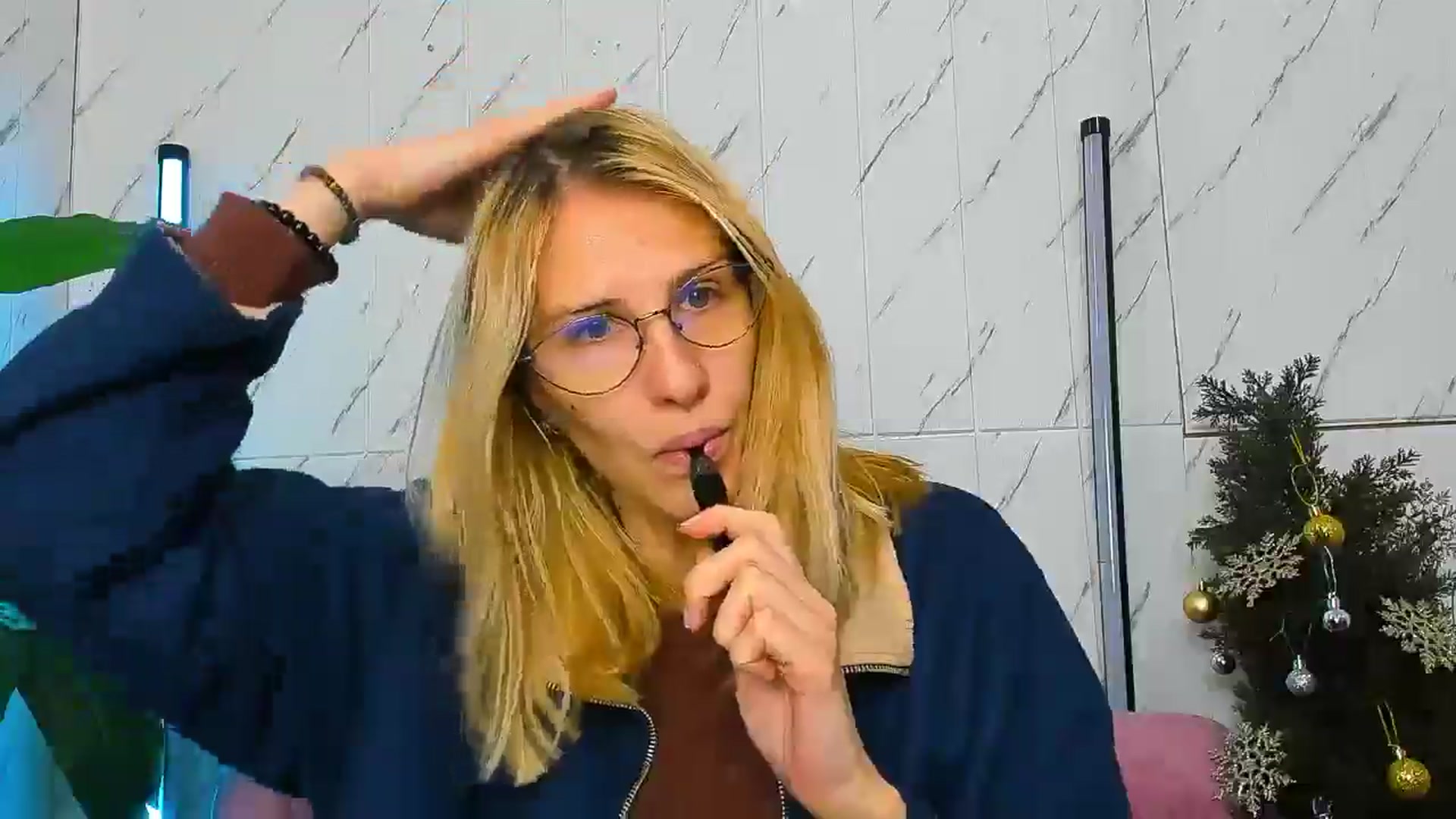 Gallery image thumbnail from EmmaKriss's myfreecams stream on, 12/15/2024, 10:29 image 6 of 20