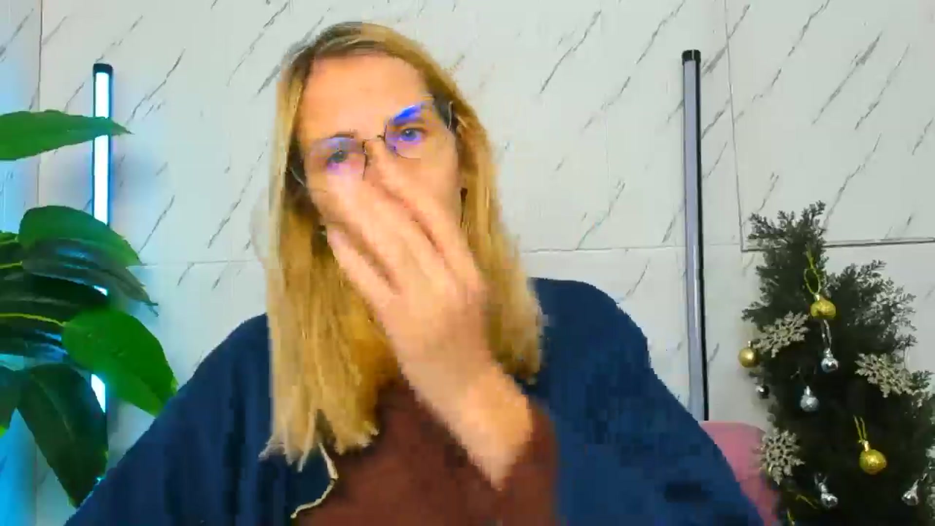 Gallery image thumbnail from EmmaKriss's myfreecams stream on, 12/15/2024, 12:02 image 6 of 20