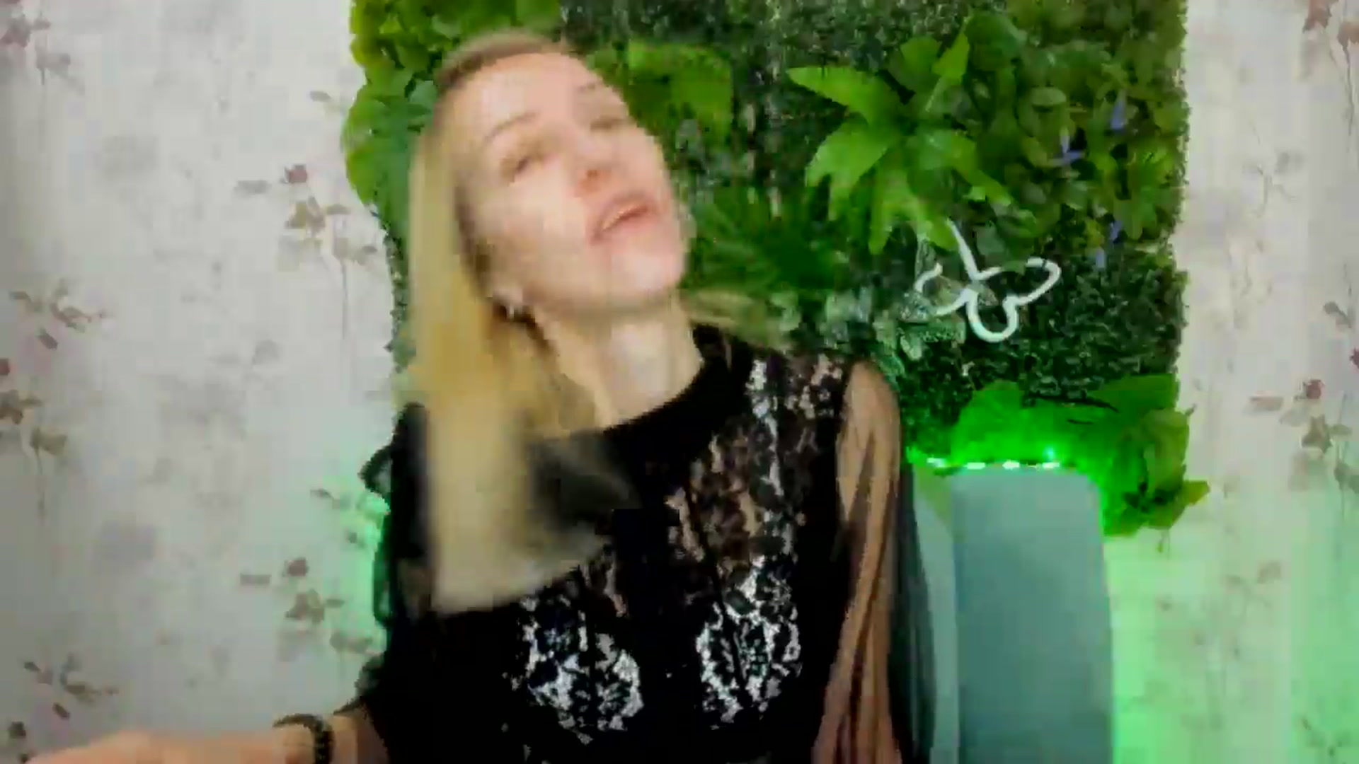 Gallery image thumbnail from EmmaKriss's myfreecams stream on, 12/22/2024, 12:09 image 19 of 20