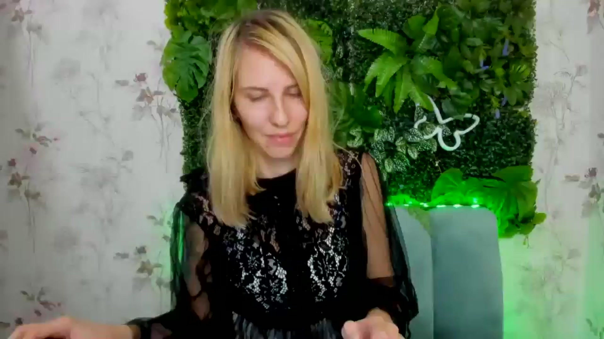 Gallery image thumbnail from EmmaKriss's myfreecams stream on, 12/22/2024, 12:09 image 5 of 20