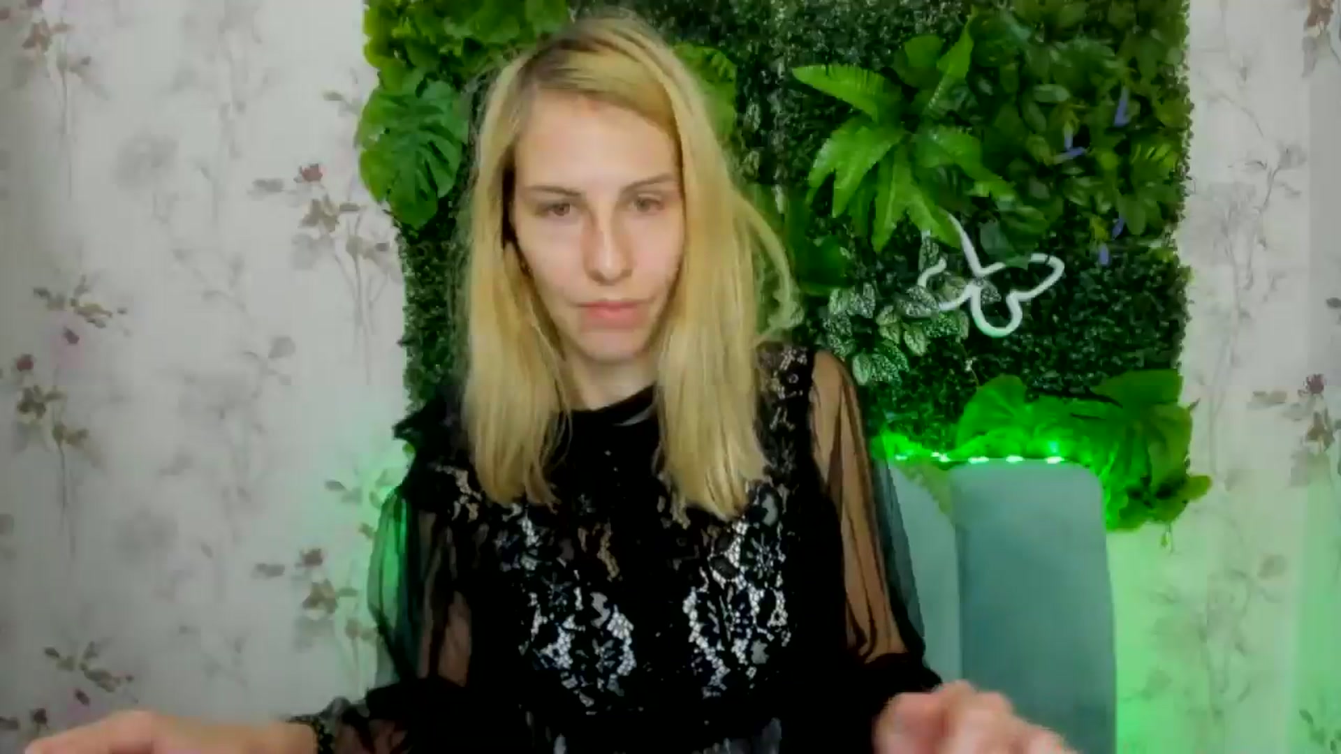 Gallery image thumbnail from EmmaKriss's myfreecams stream on, 12/22/2024, 12:09 image 12 of 20