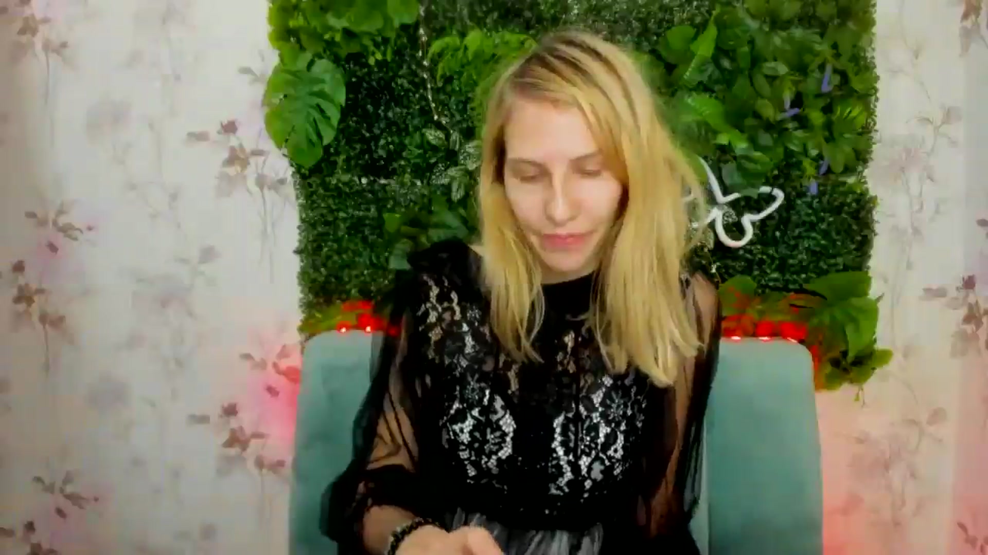 Gallery image thumbnail from EmmaKriss's myfreecams stream on, 12/22/2024, 12:09 image 10 of 20