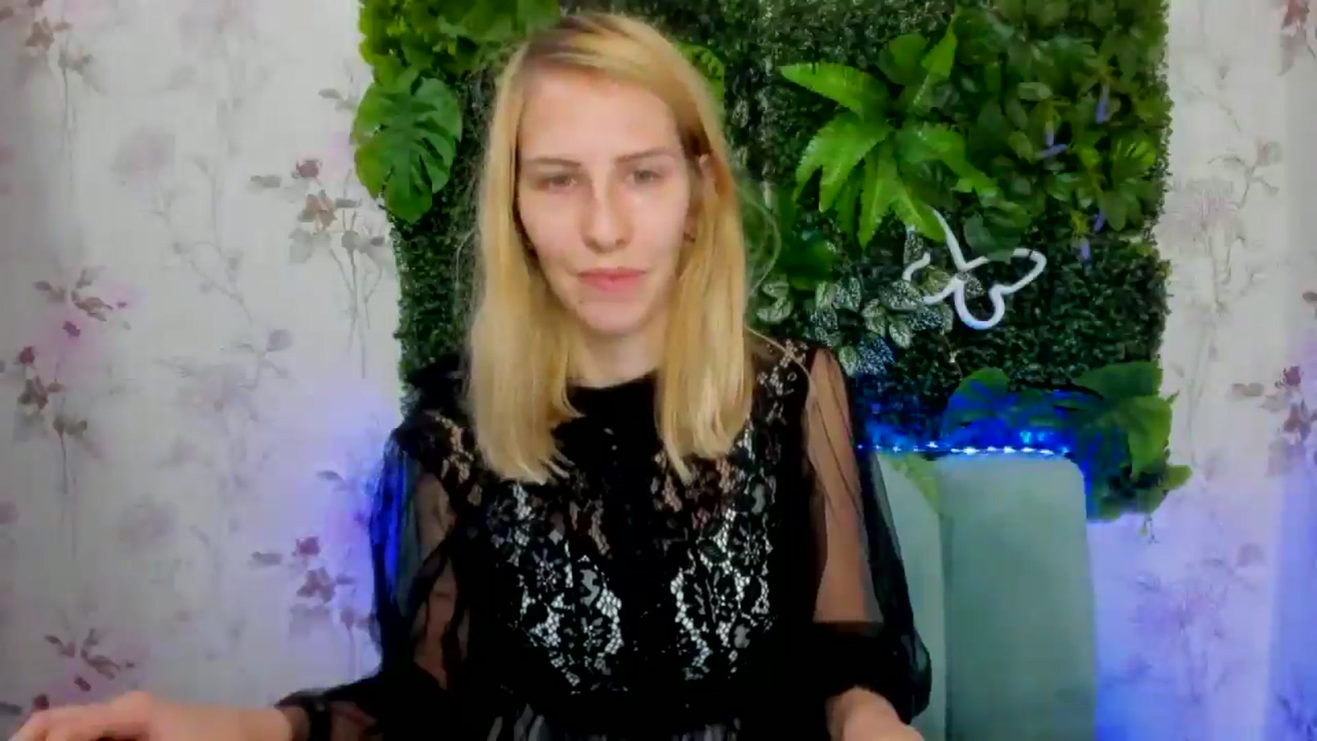 Gallery image thumbnail from EmmaKriss's myfreecams stream on, 12/22/2024, 12:09 image 7 of 20