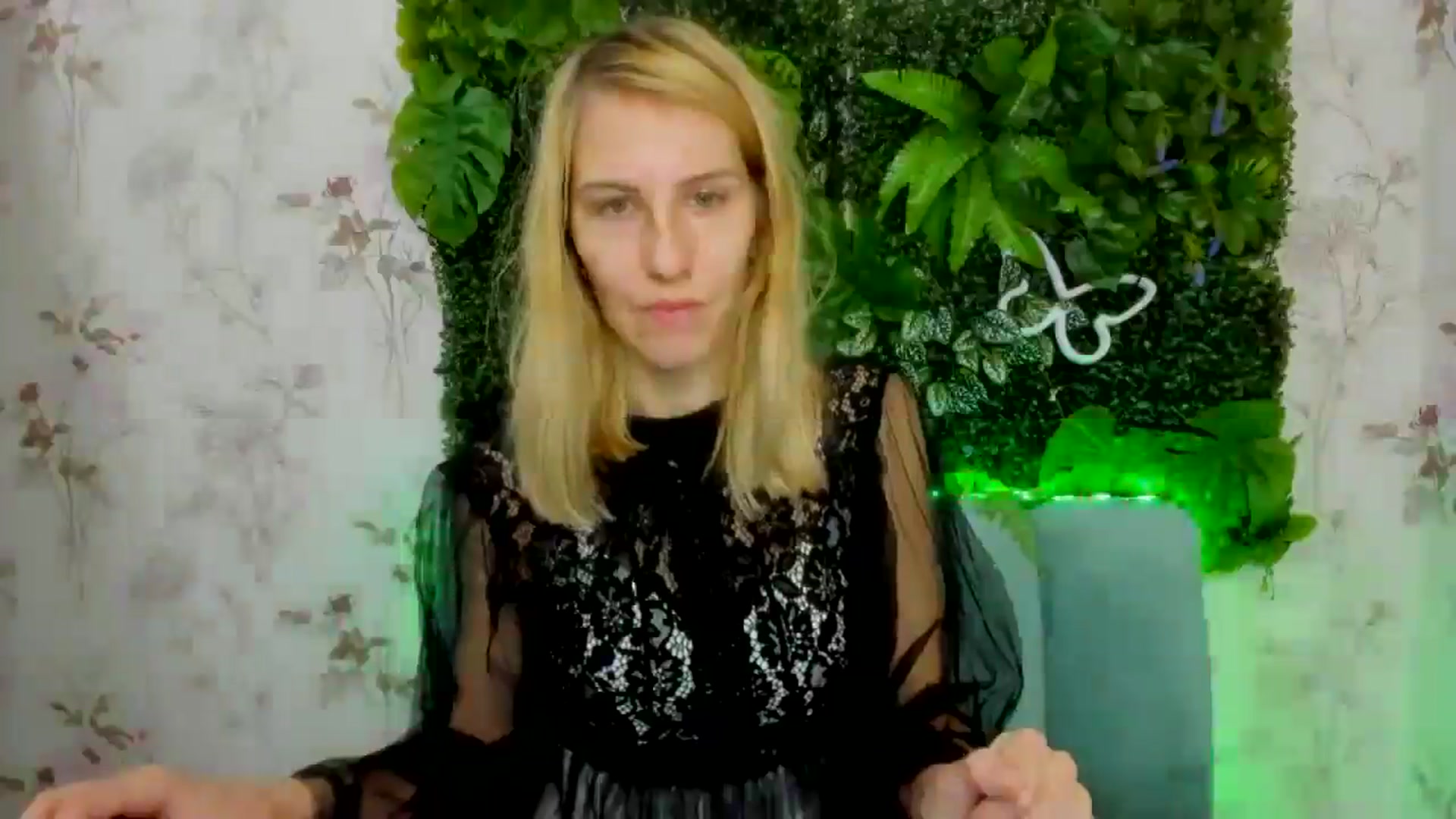 Gallery image thumbnail from EmmaKriss's myfreecams stream on, 12/22/2024, 12:09 image 3 of 20