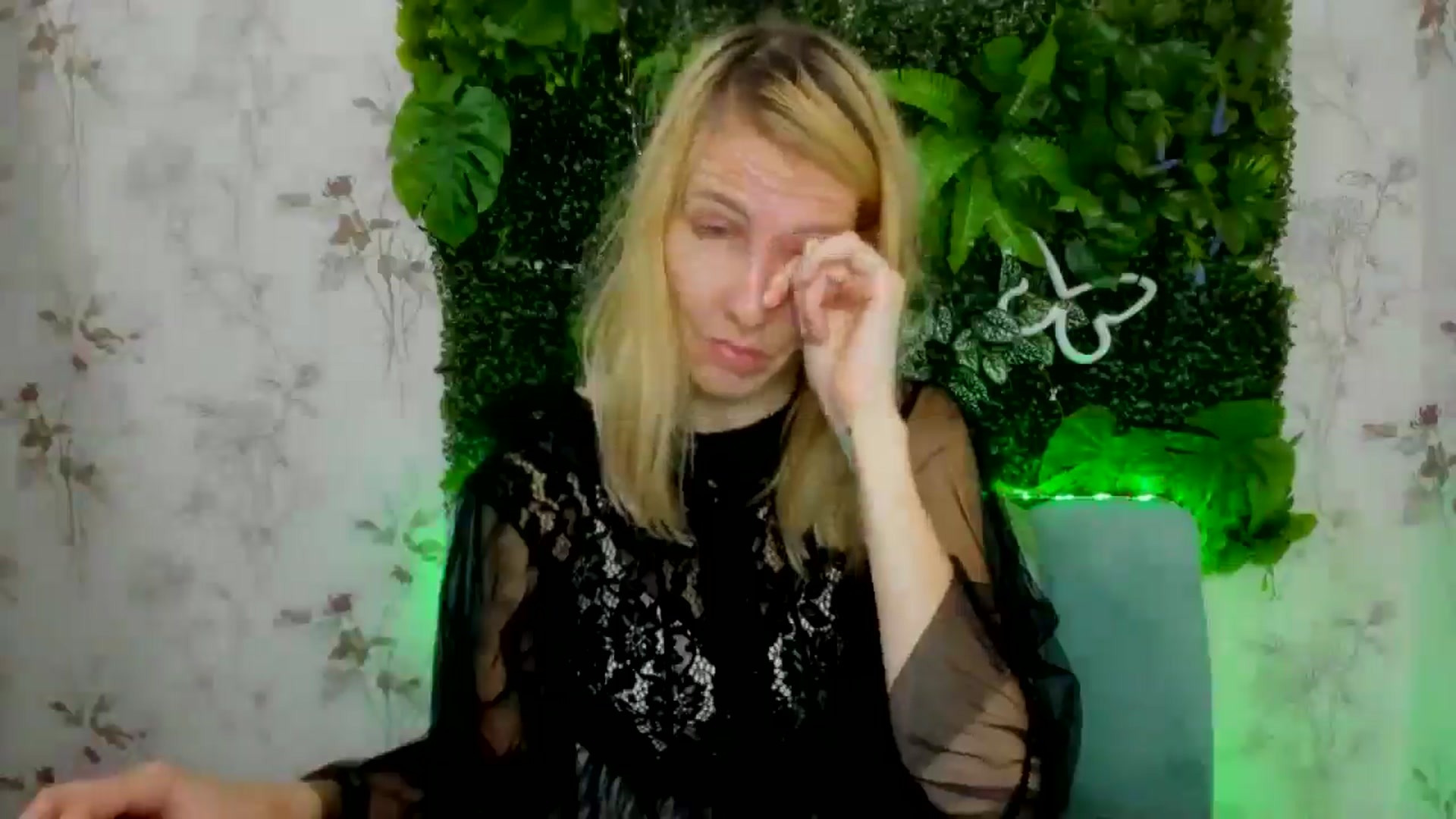 Gallery image thumbnail from EmmaKriss's myfreecams stream on, 12/22/2024, 12:09 image 4 of 20
