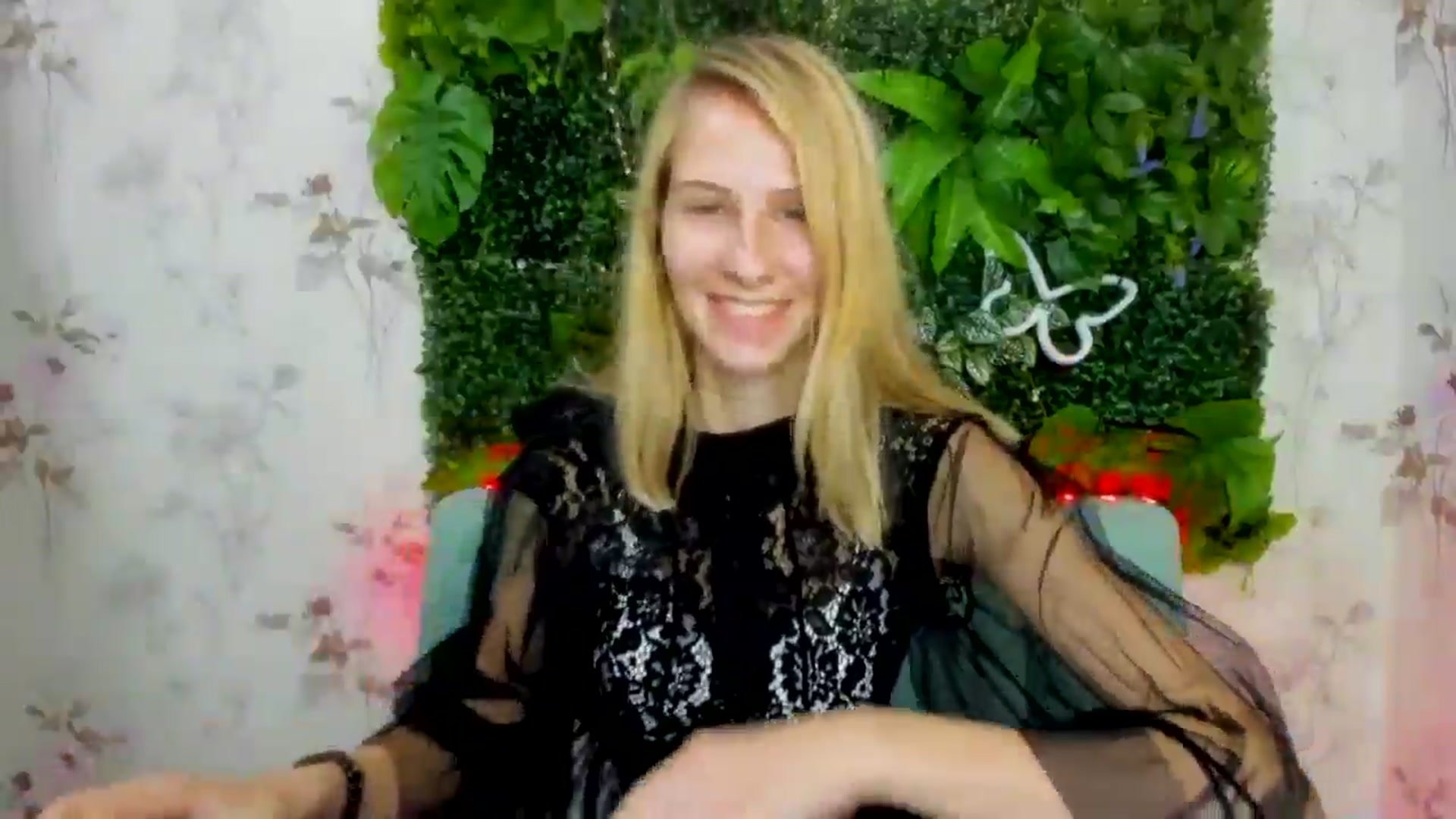 Gallery image thumbnail from EmmaKriss's myfreecams stream on, 12/22/2024, 12:09 image 18 of 20