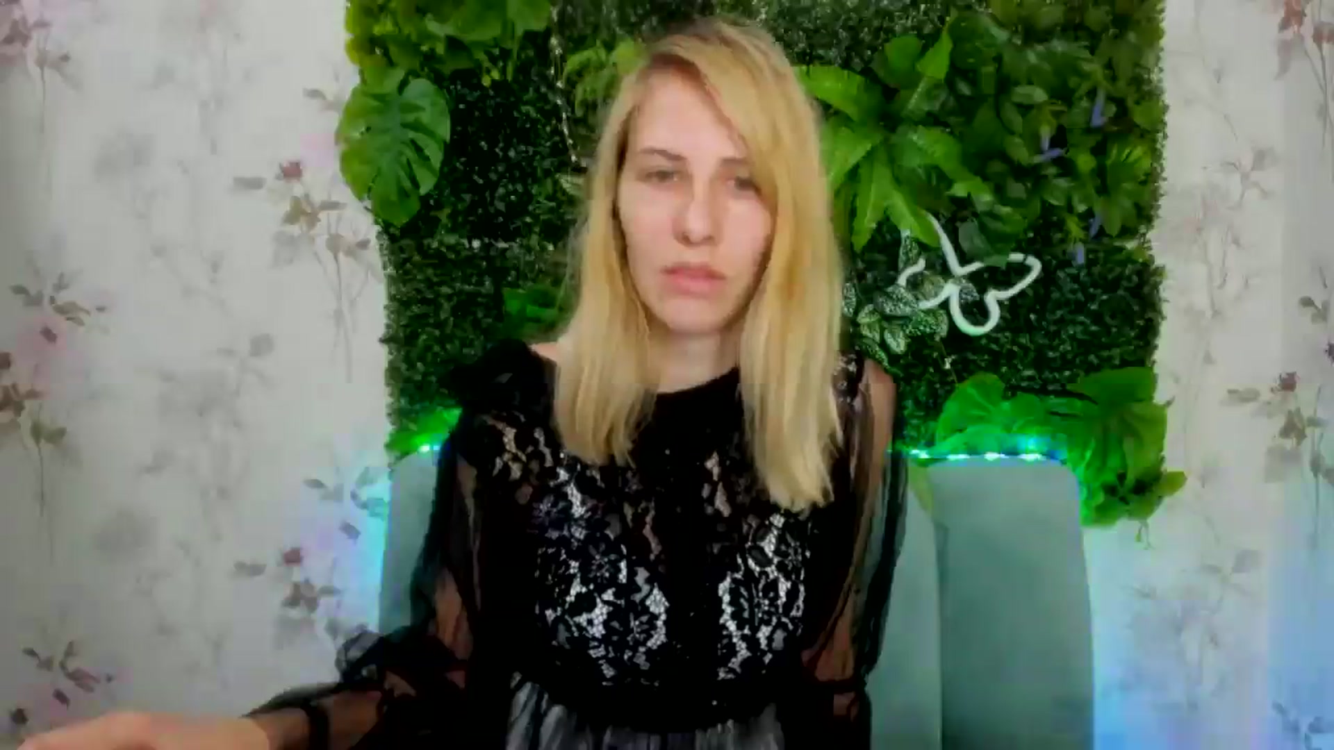 Gallery image thumbnail from EmmaKriss's myfreecams stream on, 12/22/2024, 12:09 image 13 of 20