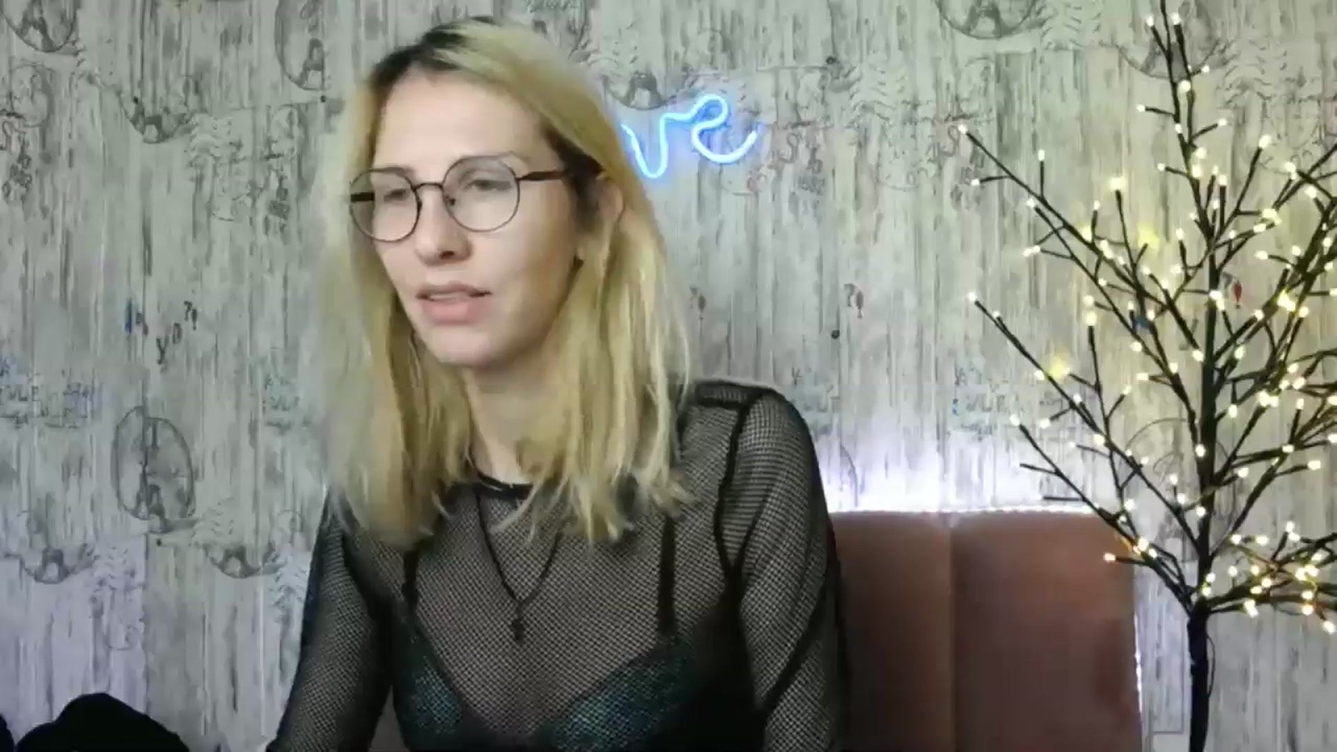 Gallery image thumbnail from EmmaKriss's myfreecams stream on, 12/25/2024, 13:28 image 2 of 20