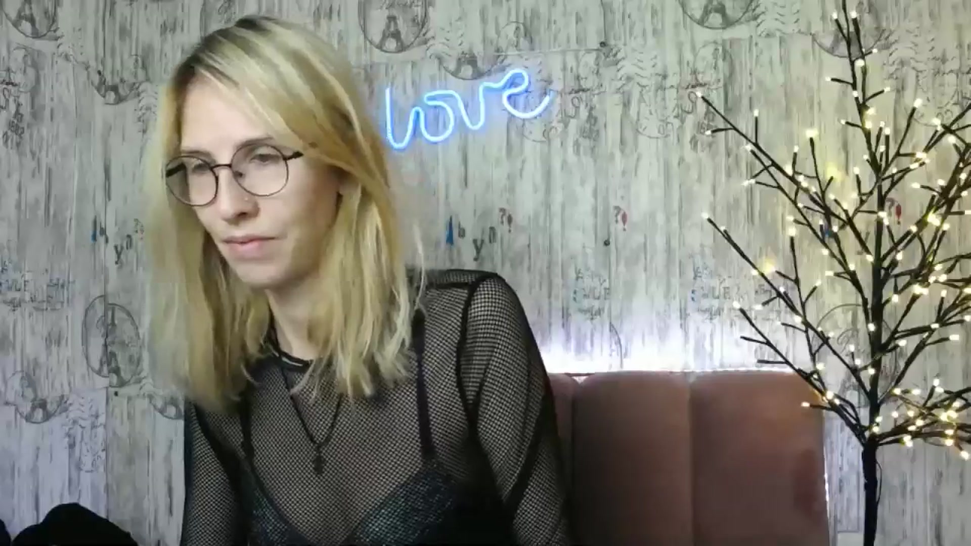 Gallery image thumbnail from EmmaKriss's myfreecams stream on, 12/25/2024, 13:28 image 9 of 20