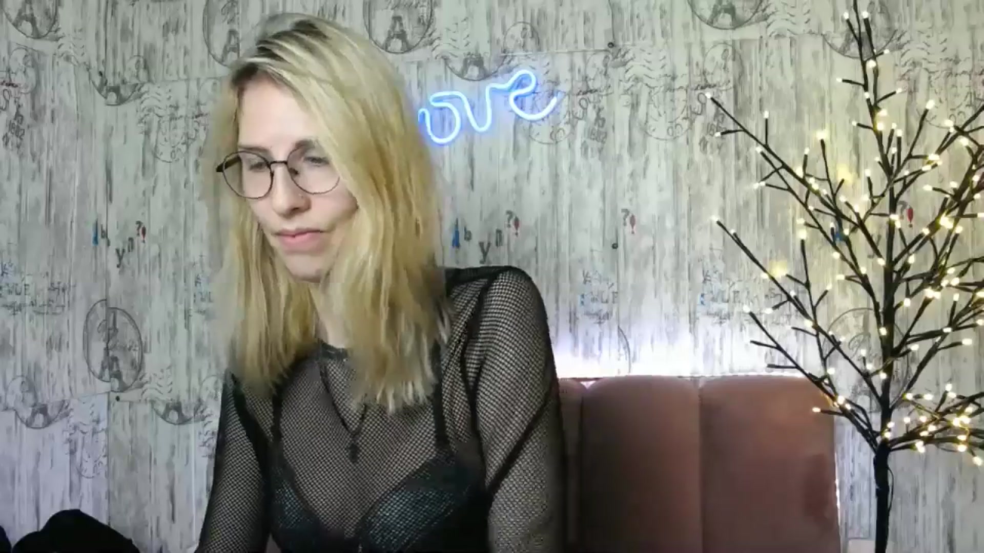 Gallery image thumbnail from EmmaKriss's myfreecams stream on, 12/25/2024, 13:28 image 20 of 20