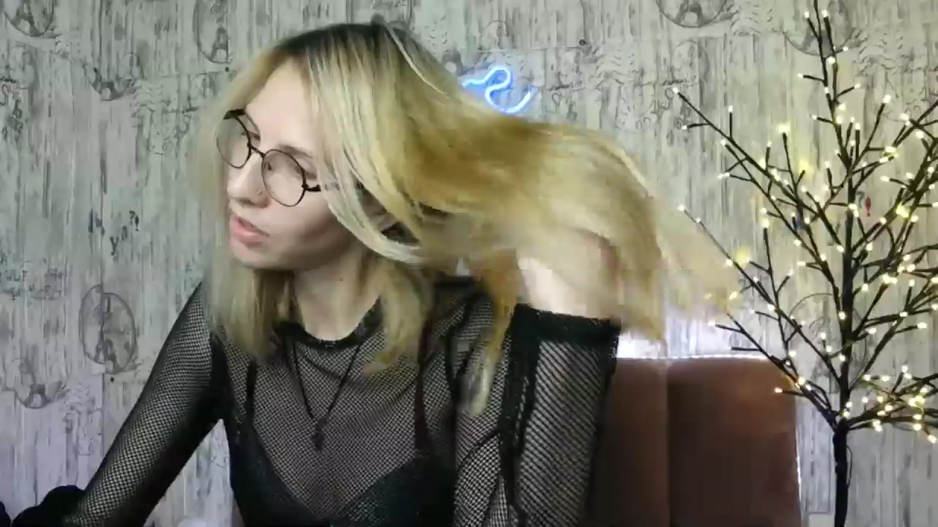 Gallery image thumbnail from EmmaKriss's myfreecams stream on, 12/25/2024, 13:28 image 11 of 20