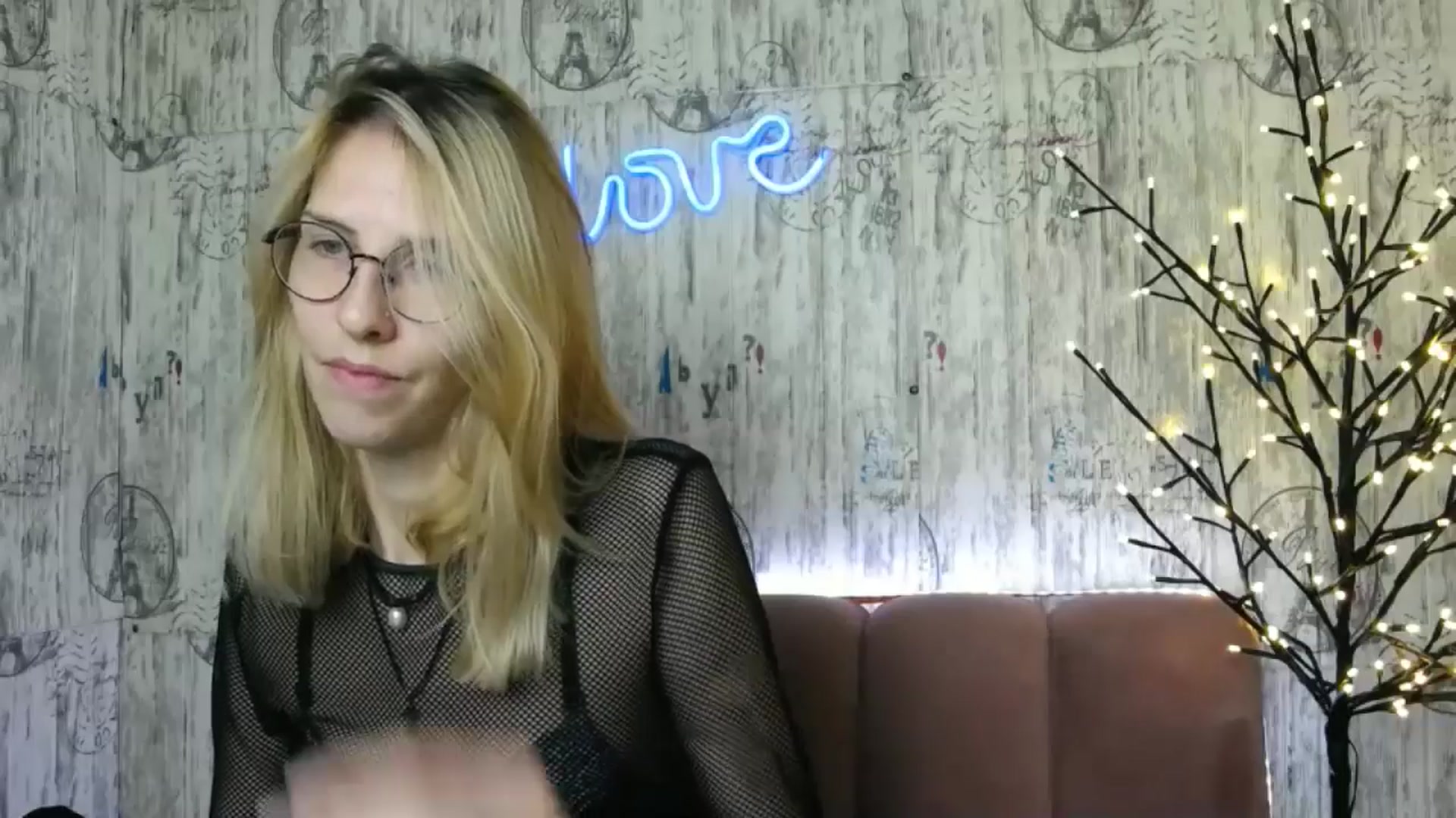 Gallery image thumbnail from EmmaKriss's myfreecams stream on, 12/25/2024, 14:54 image 2 of 20
