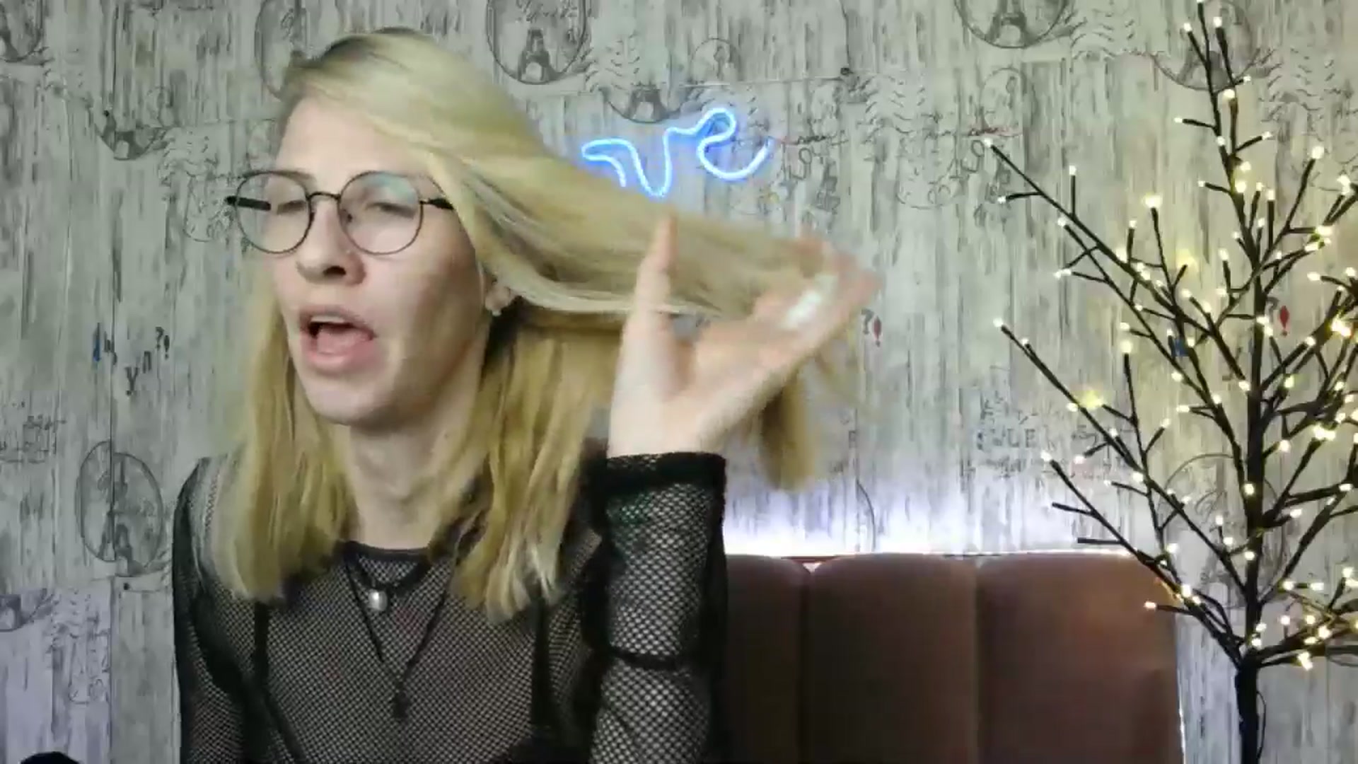 Gallery image thumbnail from EmmaKriss's myfreecams stream on, 12/25/2024, 14:54 image 9 of 20