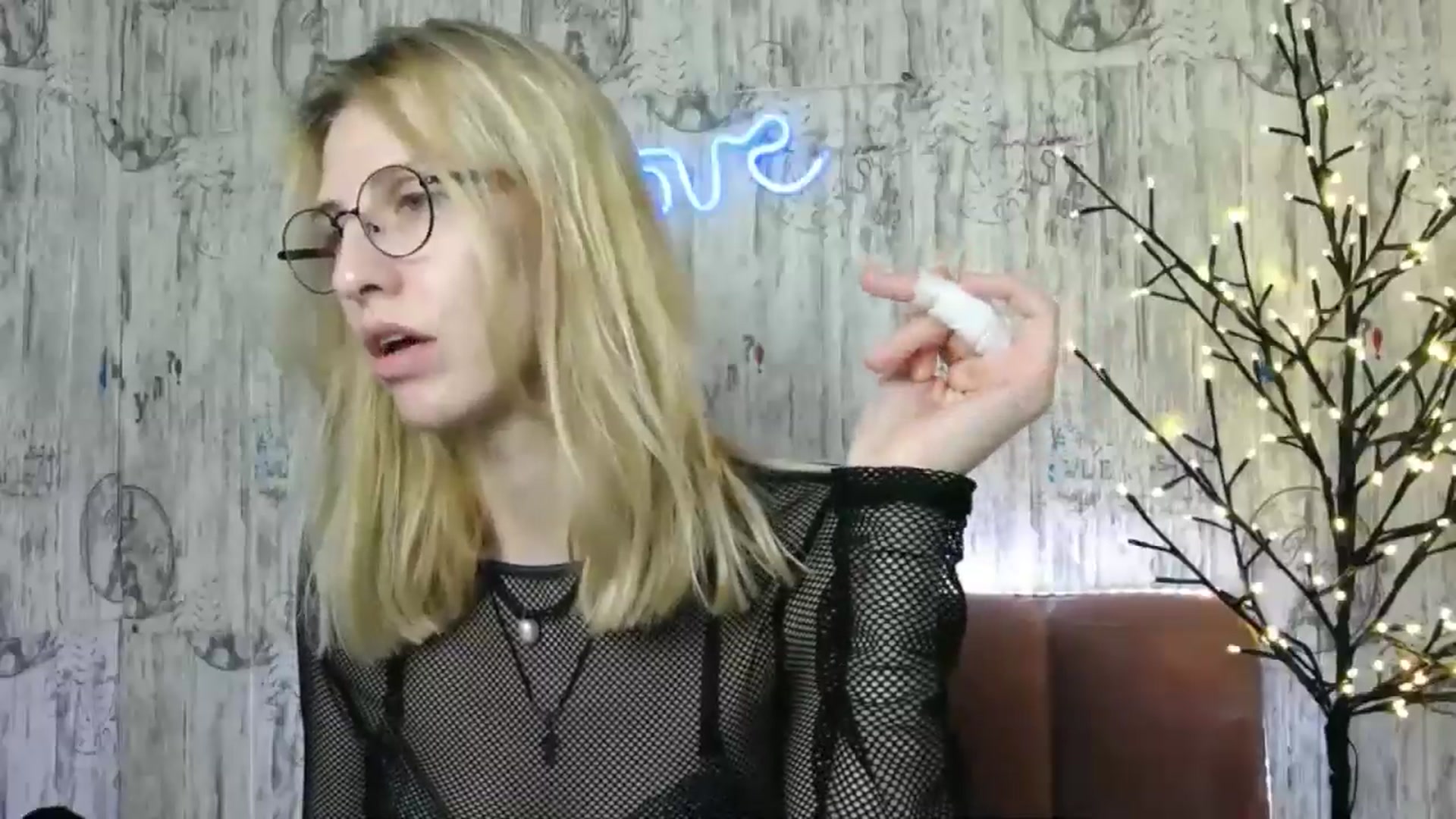 Gallery image thumbnail from EmmaKriss's myfreecams stream on, 12/25/2024, 14:54 image 15 of 20