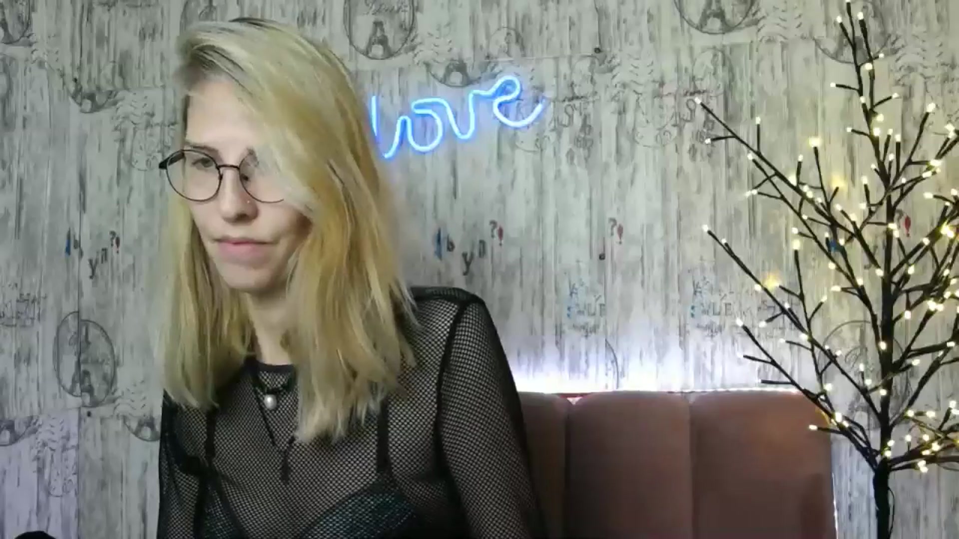 Gallery image thumbnail from EmmaKriss's myfreecams stream on, 12/25/2024, 14:54 image 3 of 20