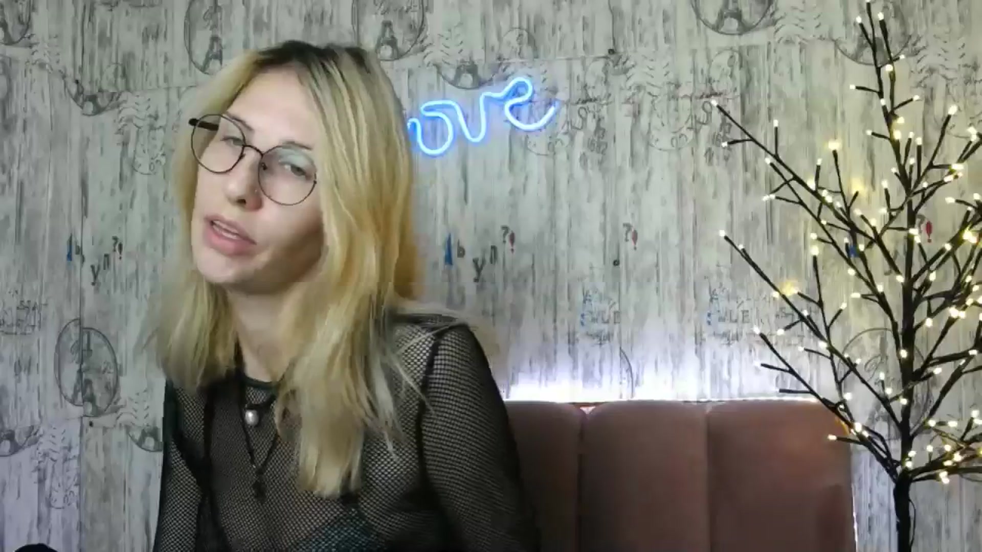 Gallery image thumbnail from EmmaKriss's myfreecams stream on, 12/25/2024, 14:54 image 12 of 20