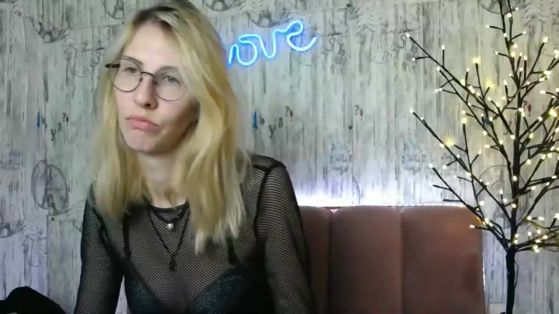 Gallery image thumbnail from EmmaKriss's myfreecams stream on, 12/25/2024, 17:26 image 2 of 20